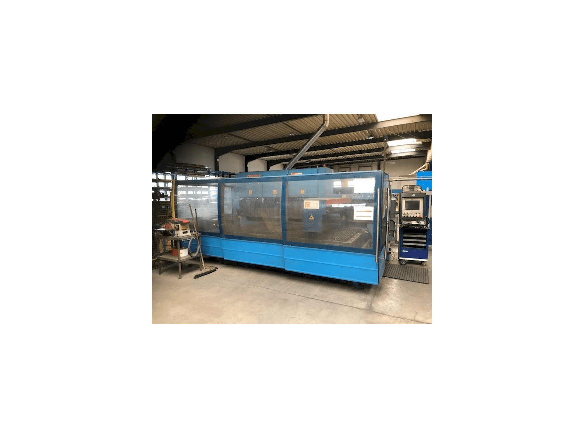 Vista frontal de la máquina Prima Industrie Platino 1530