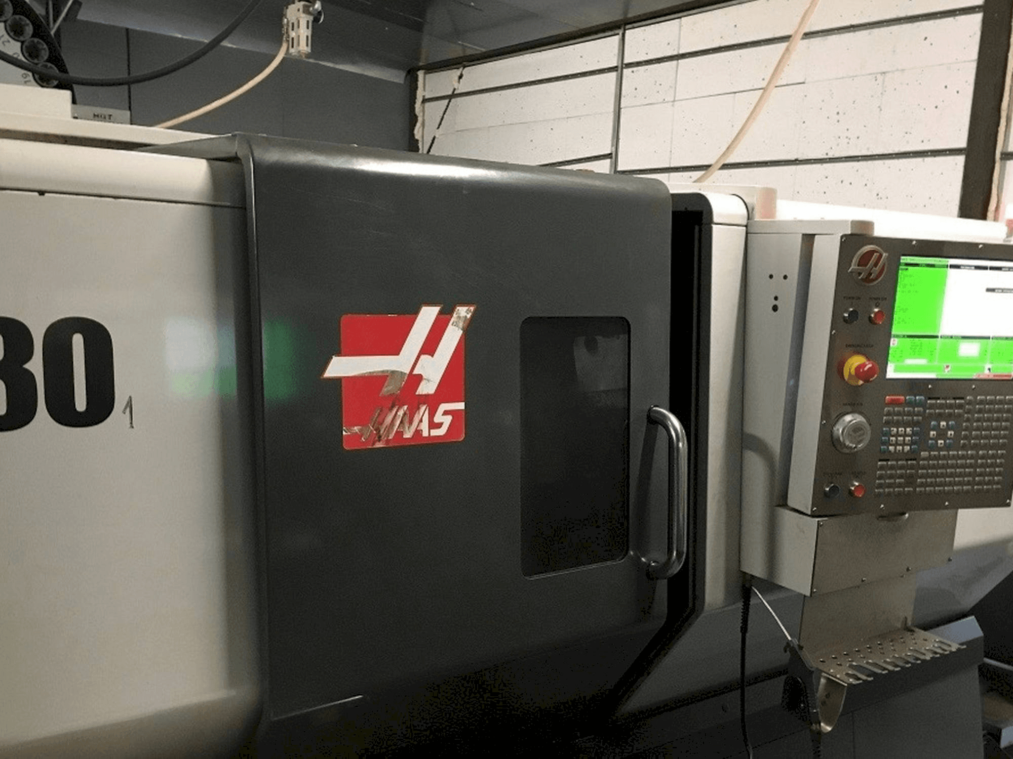 Vista frontal de la máquina HAAS ST-30