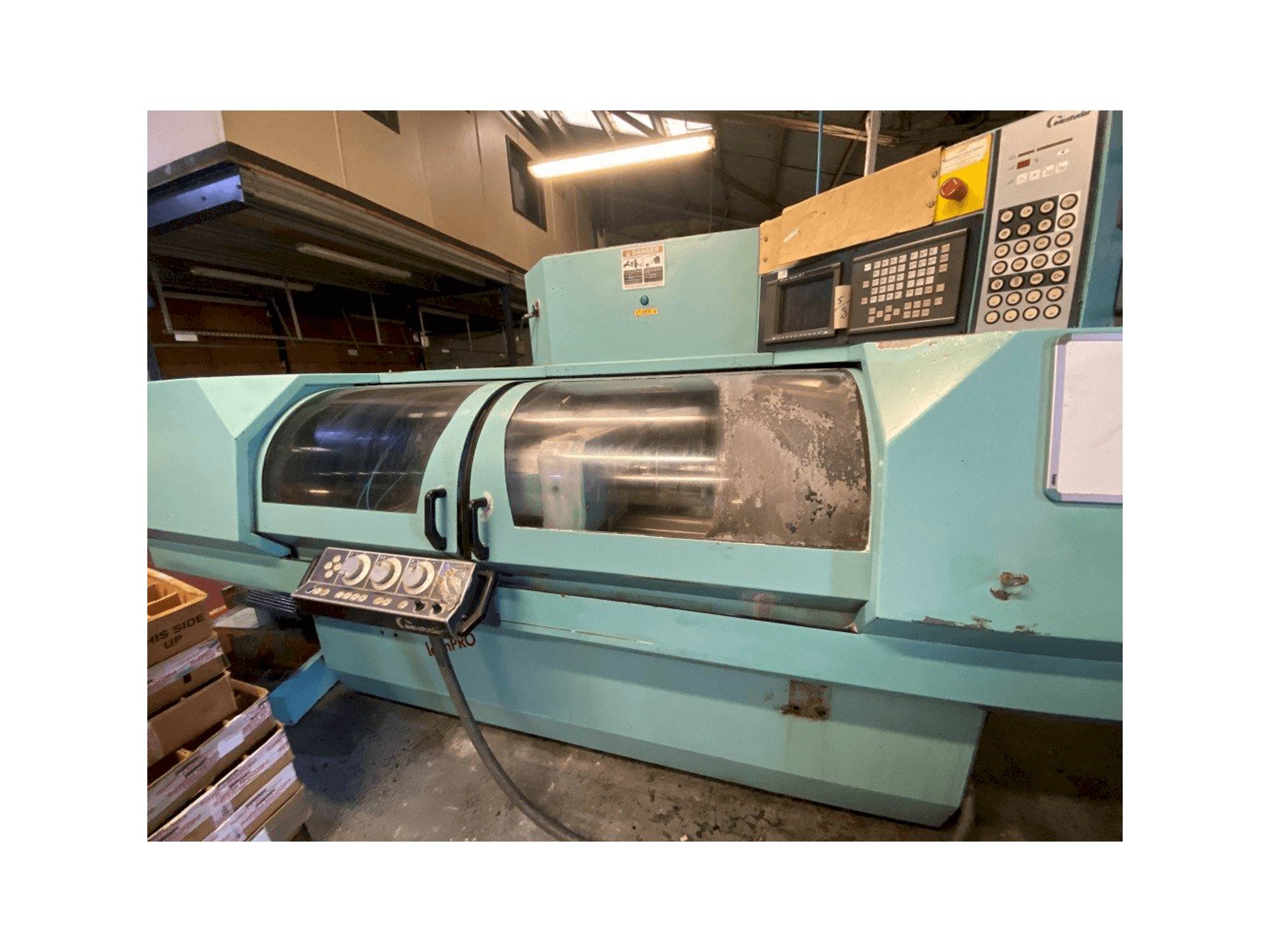 Vista frontal de la máquina STUDER S30 lean Pro