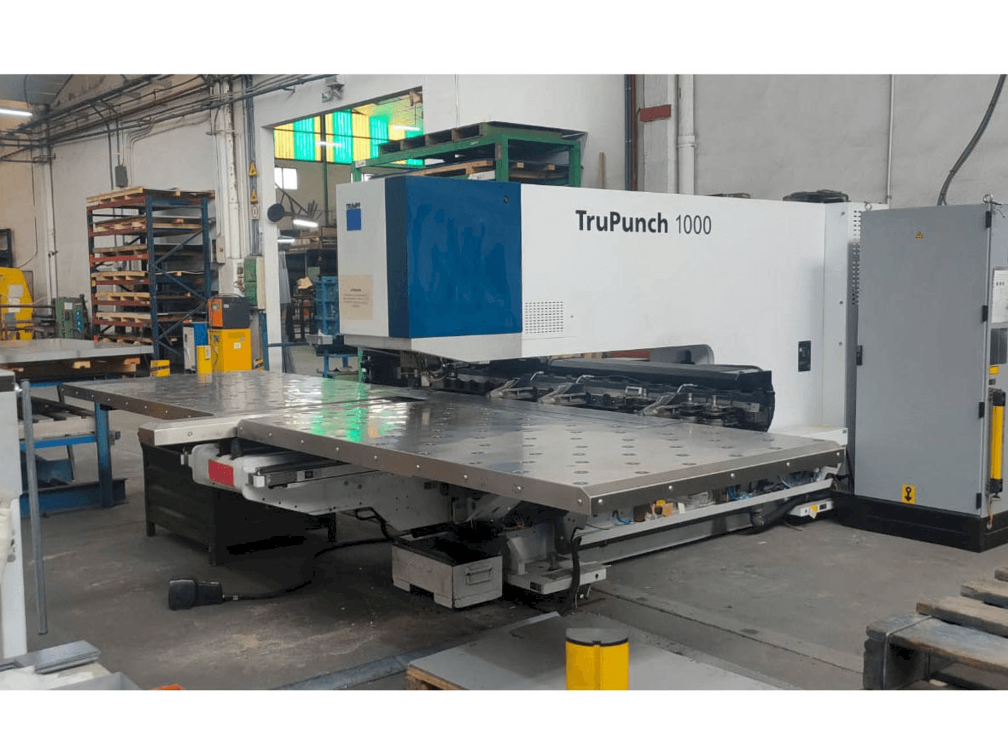 Vista frontal de la máquina Trumpf TruPunch 1000 (S05)