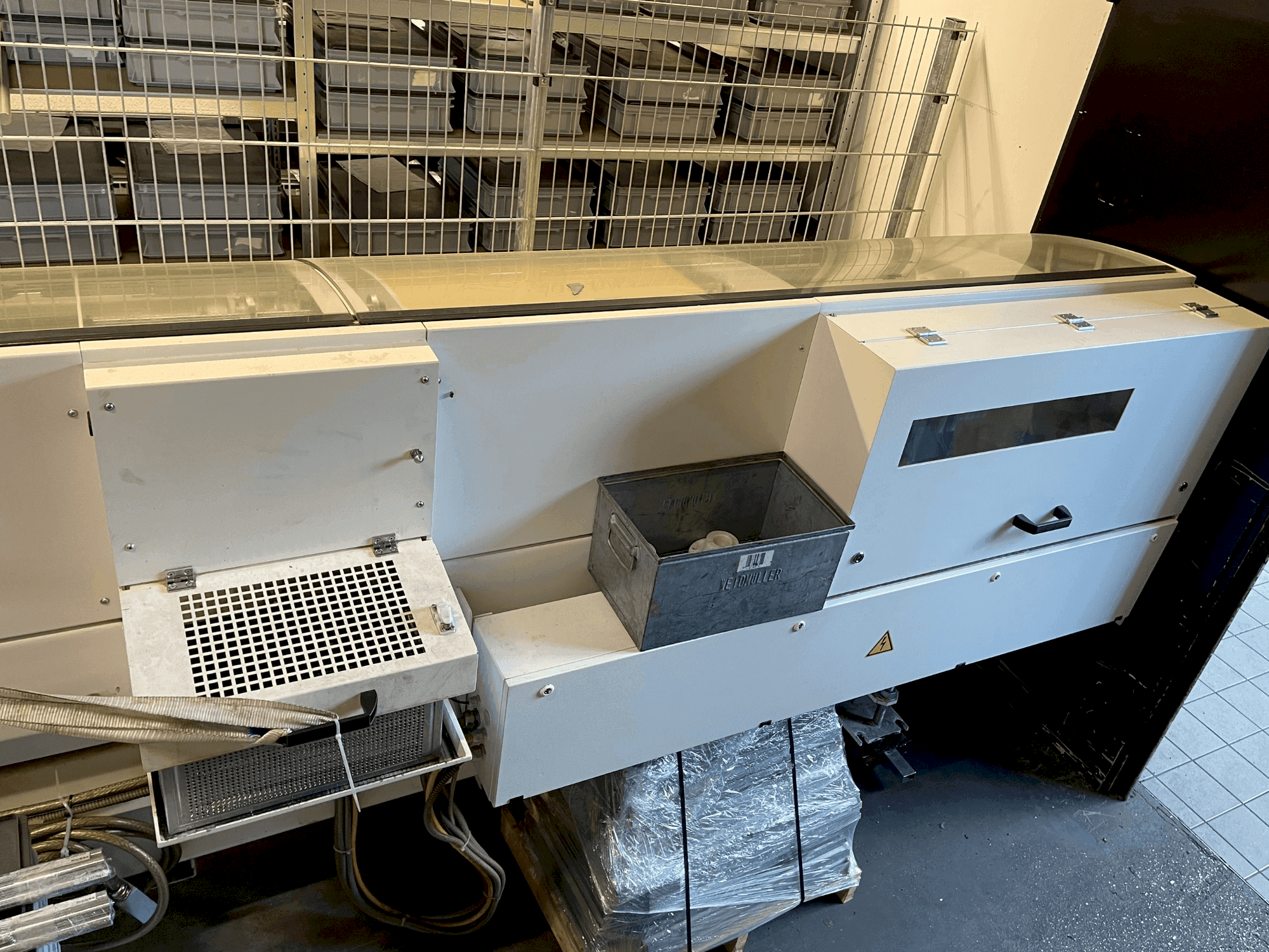 Vista frontal de la máquina BREUNING PROFImat 80.8*270/8