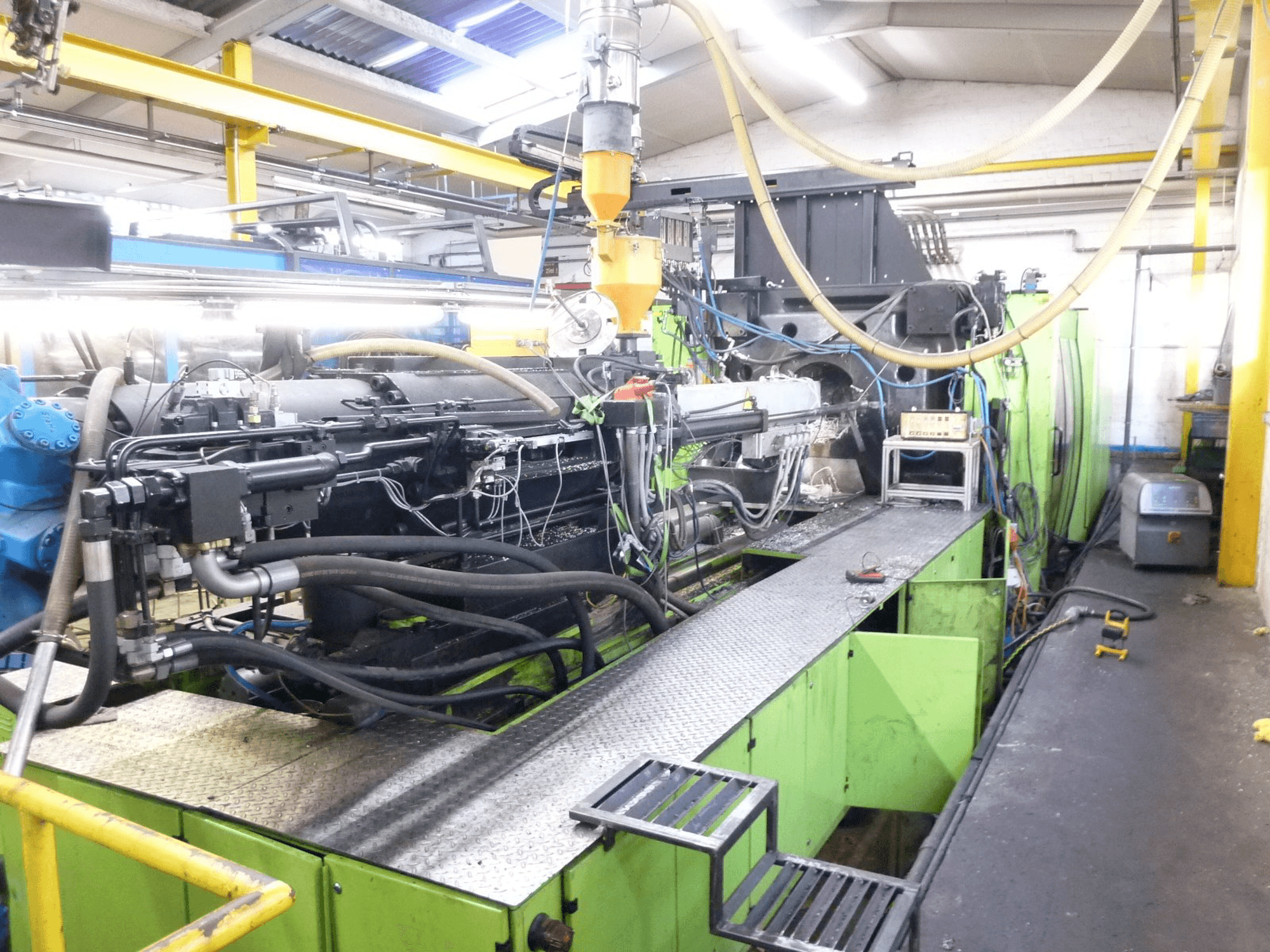 Vista lateral izquierda de la máquina ENGEL ES 10000/1300 DK