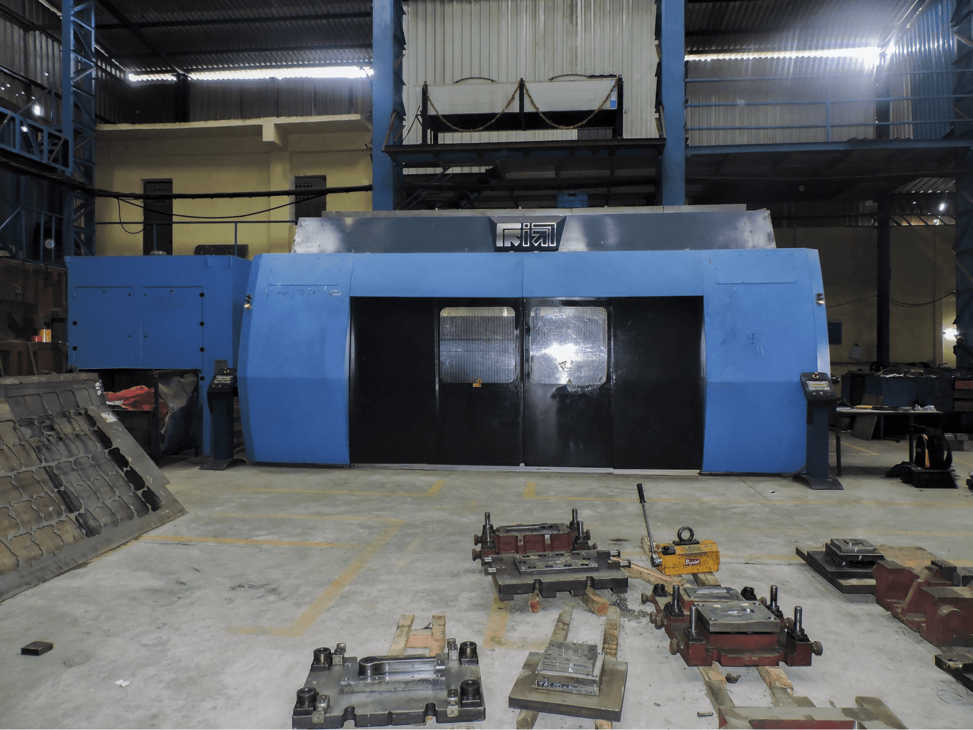 Vista frontal 2 de la máquina Prima Power RAPIDO