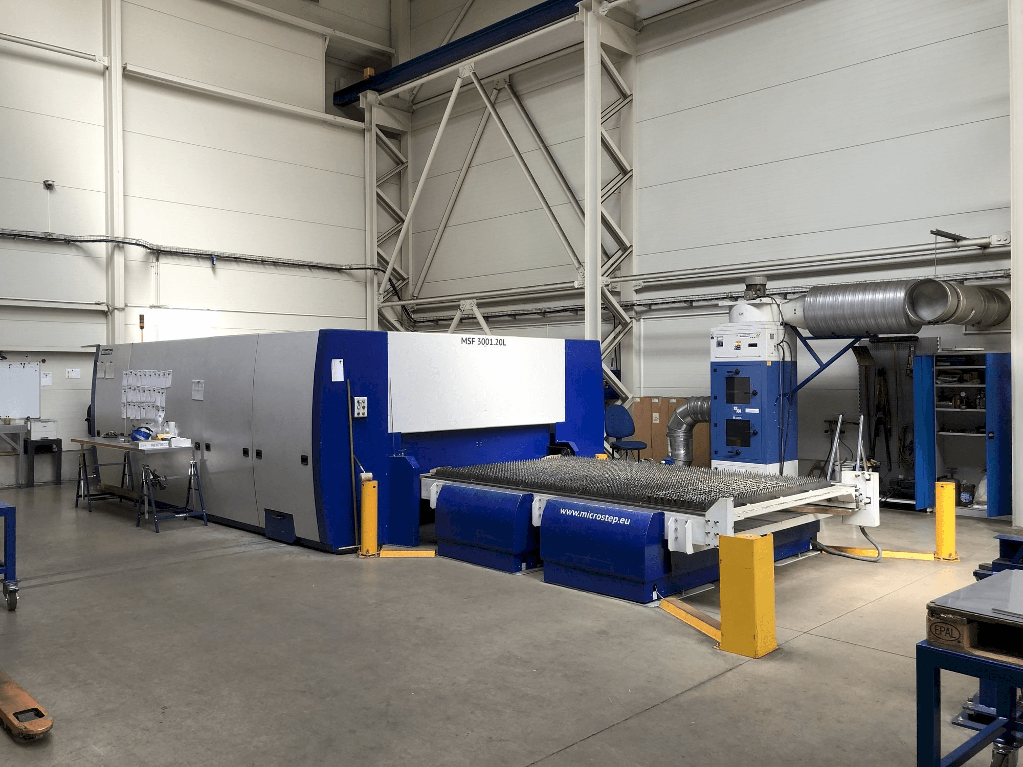 Vista lateral izquierda de la máquina MicroStep MSF 3001.20L