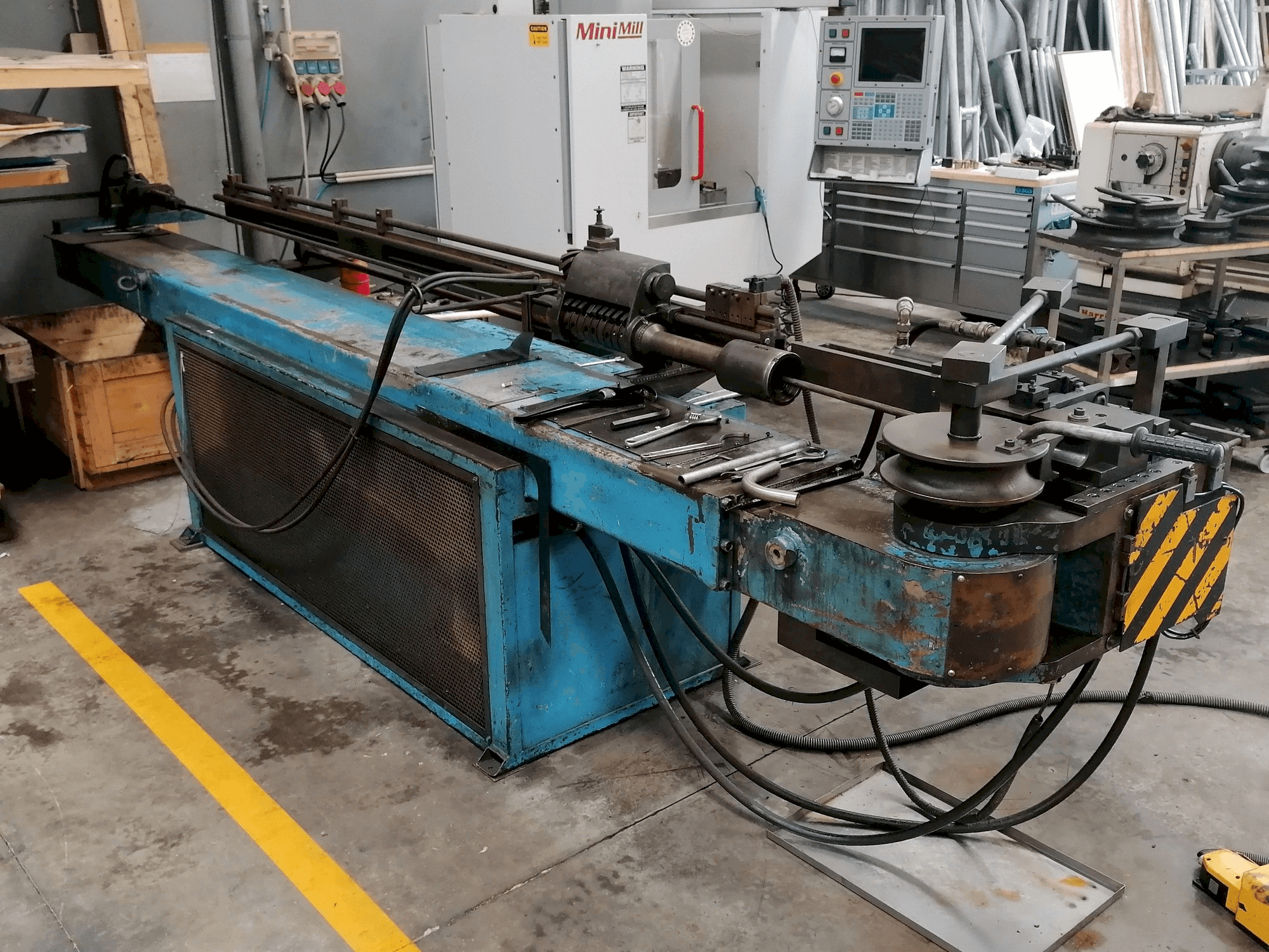 Vista frontal de la máquina Amob CH69