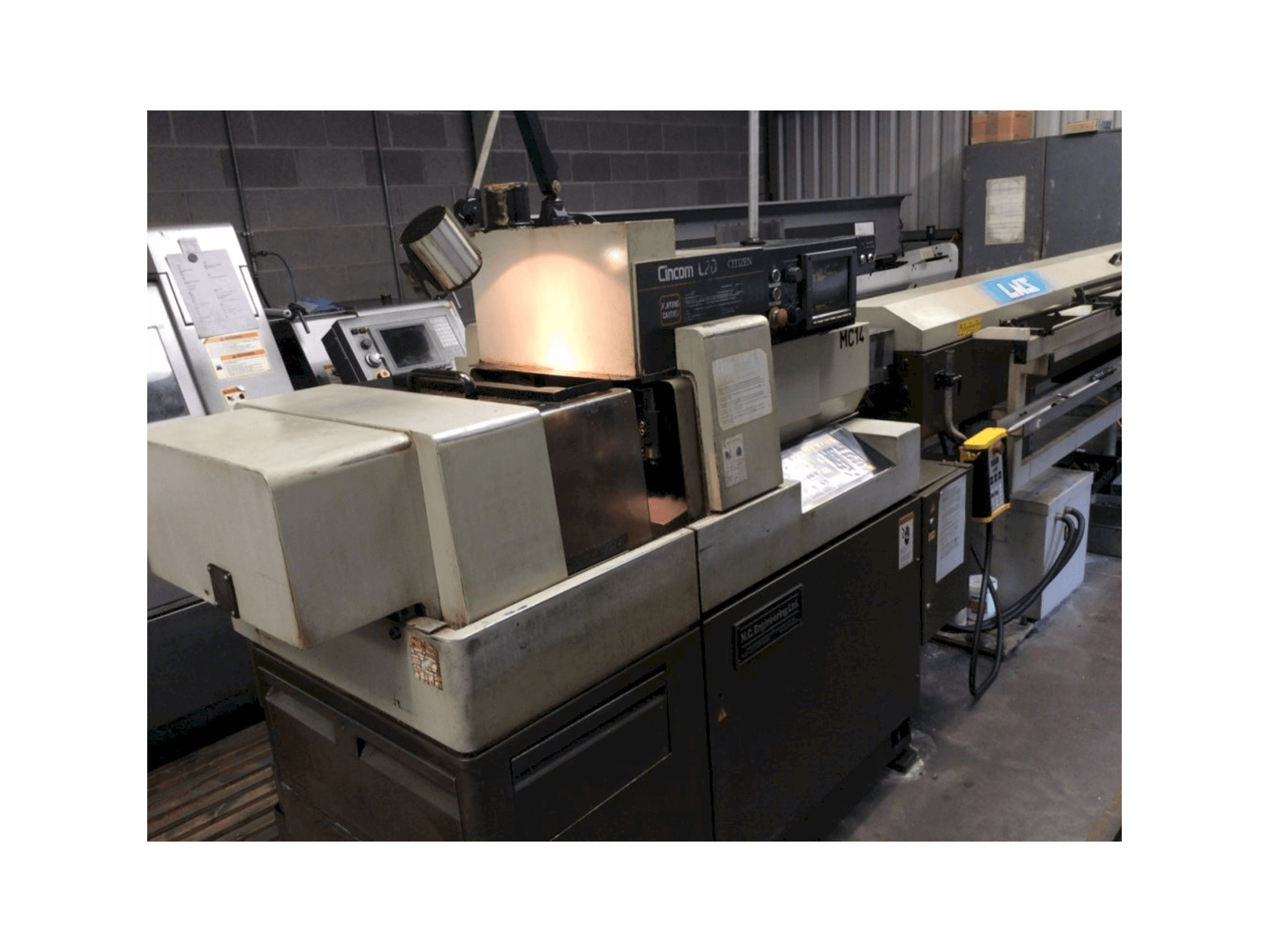 Vista frontal de la máquina Citizen Cincom L320