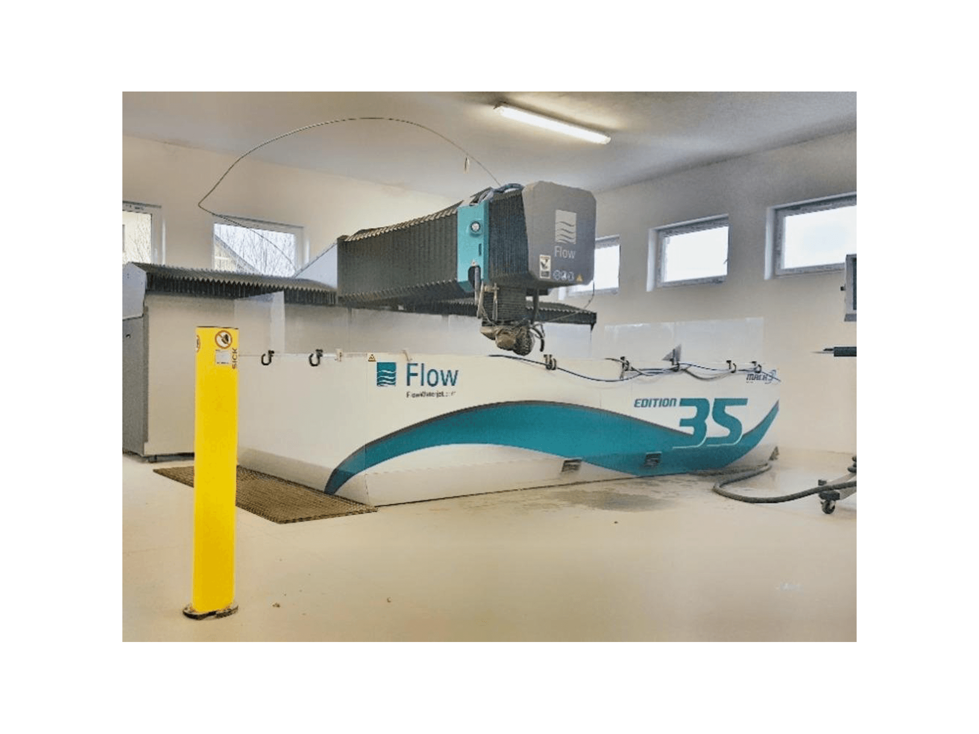 Vista frontal de la máquina Flow MACH 3-4020b Edition 35