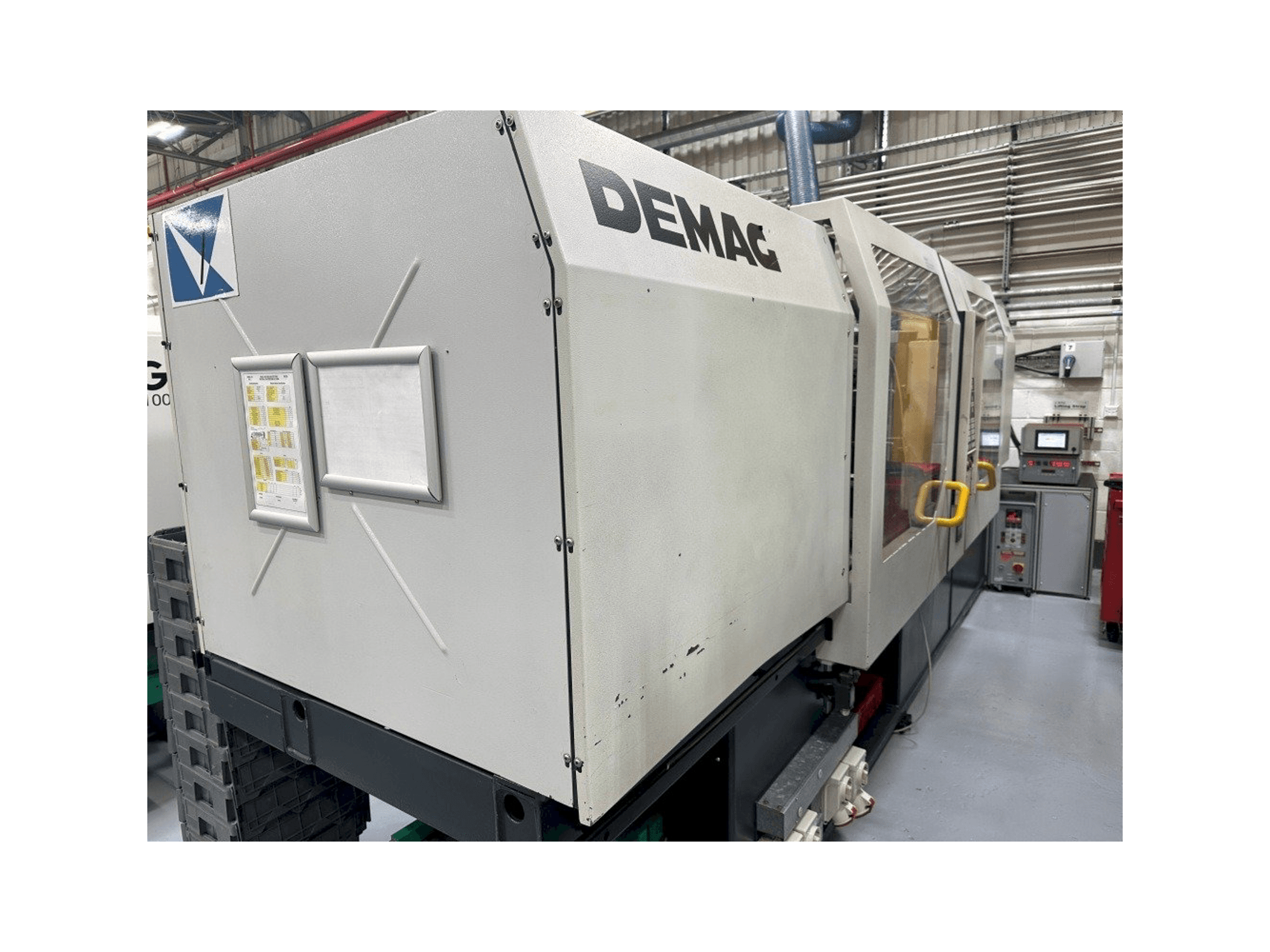 Left side view of DEMAG Ergotech System 1100-200 machine