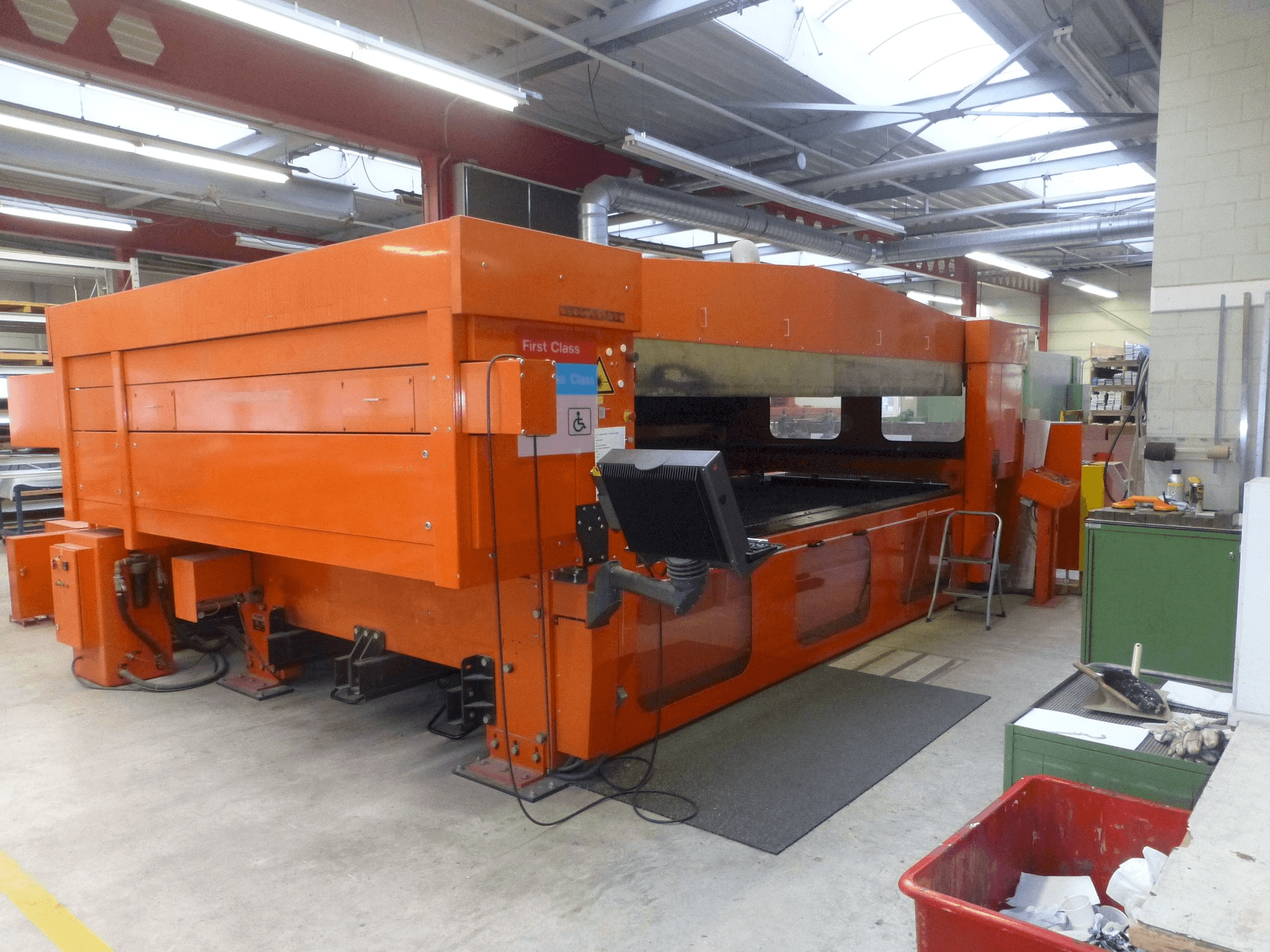 Vista frontal de la máquina Bystronic BYSTAR 4020