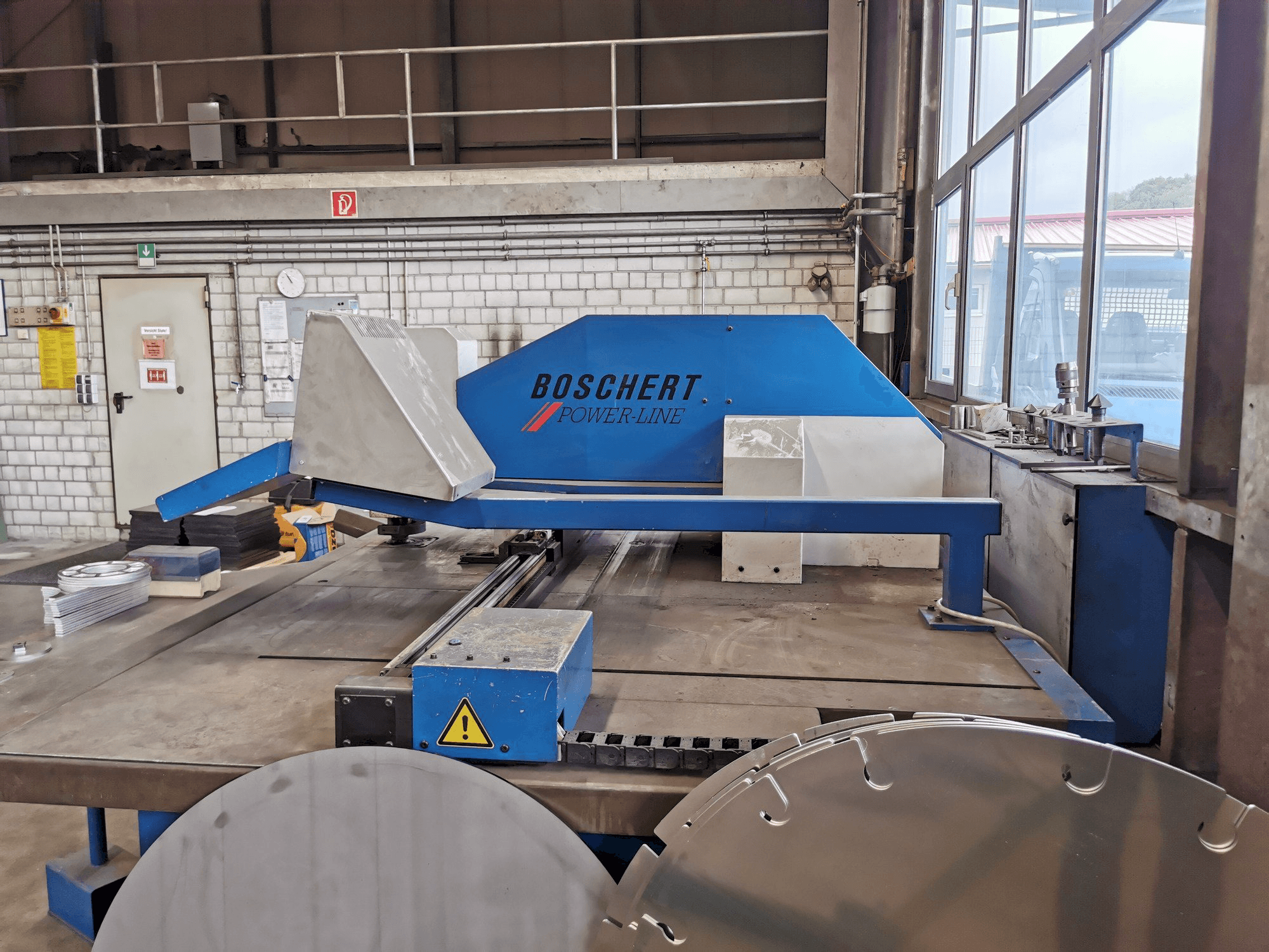 Vista frontal de la máquina BOSCHERT PL 150 CNC Z