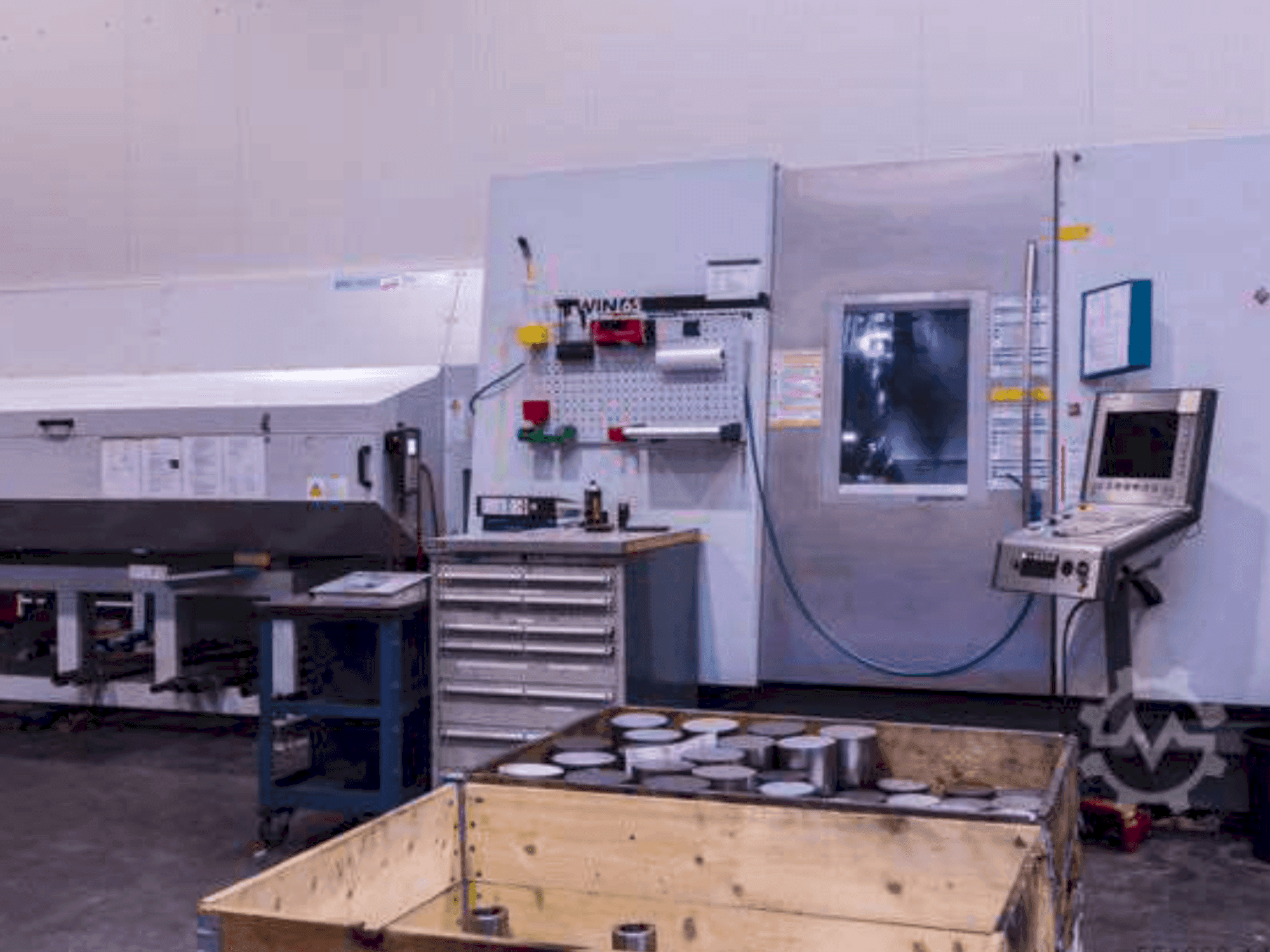 Vista frontal de la máquina DMG Gildemeister Twin 65 (2004)