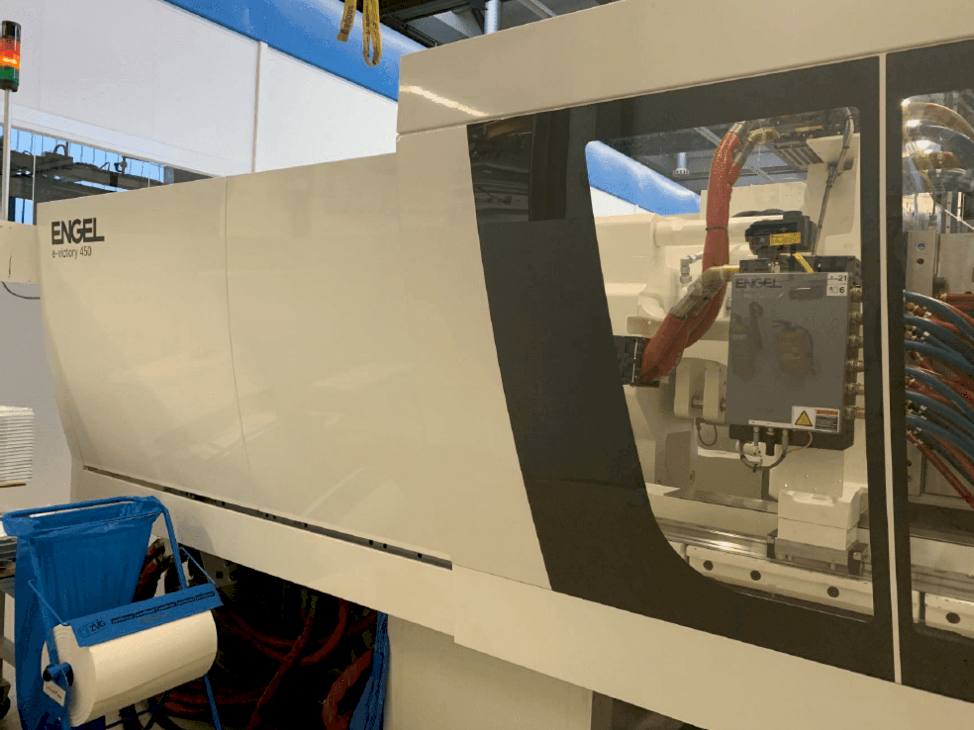 Vista frontal de la máquina Engel e-Victory 740/450 US