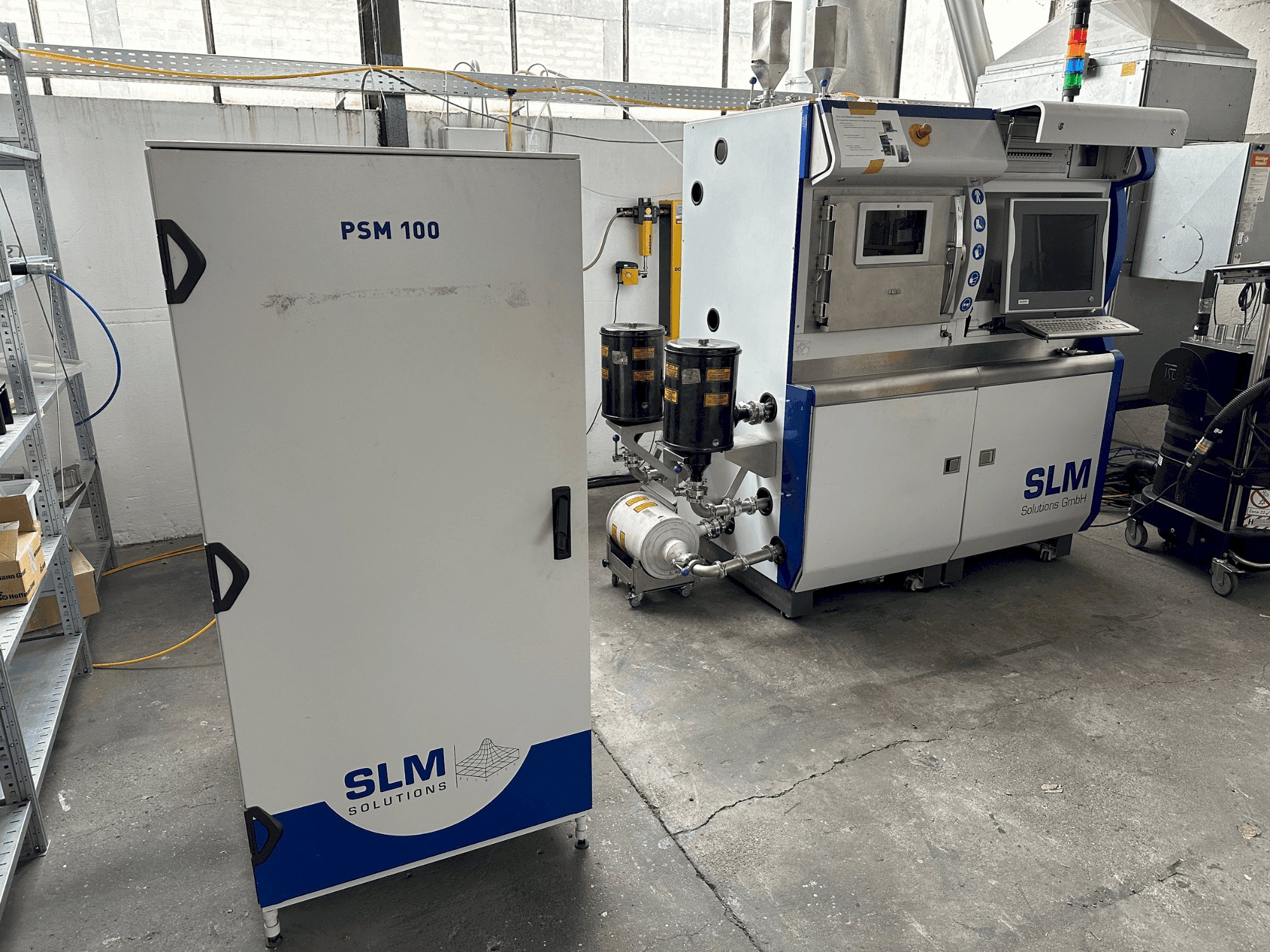 Front view of SLM 280 HL machine