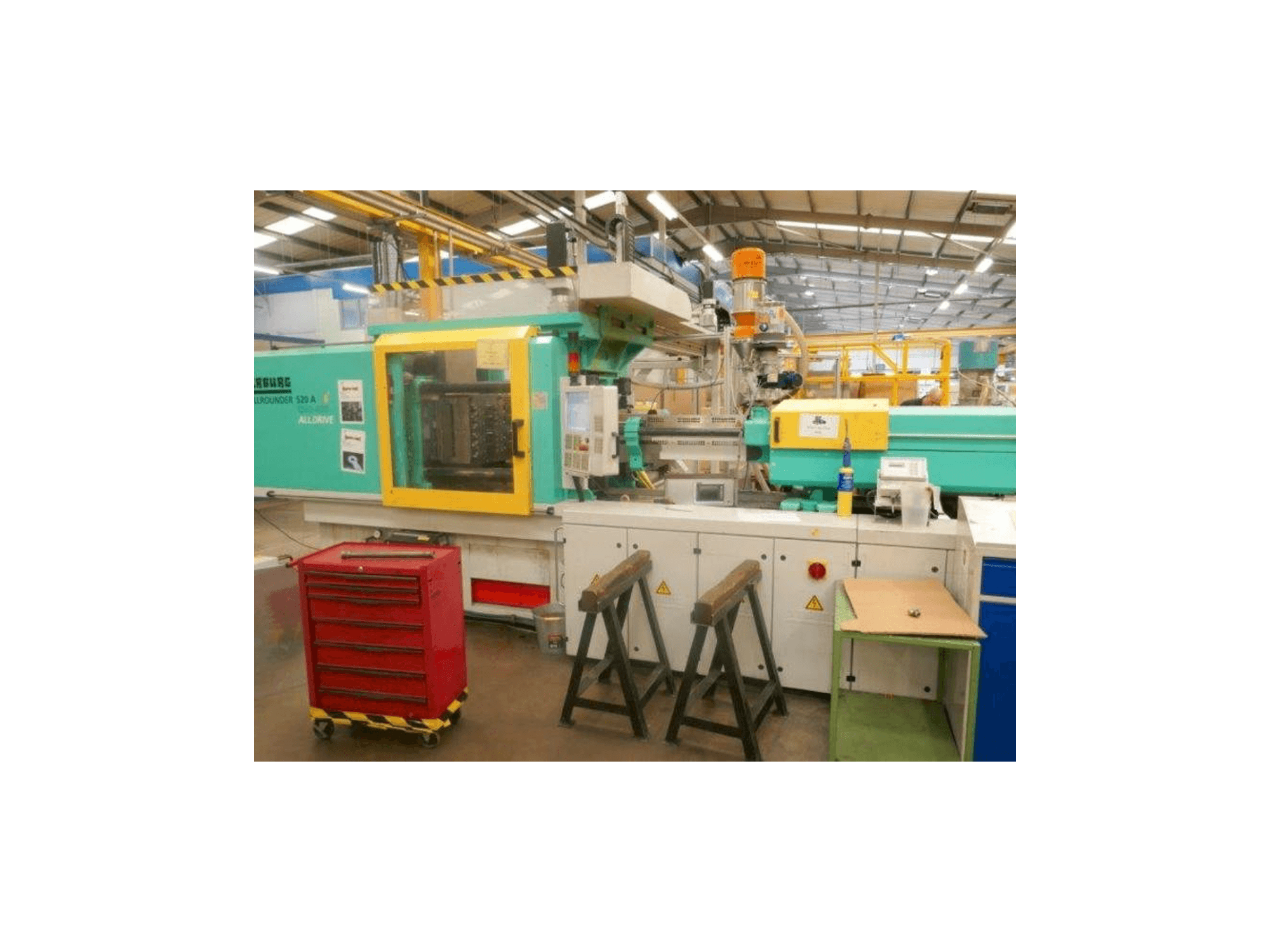 Vista frontal de la máquina Arburg Allrounder 520 A 1500-400