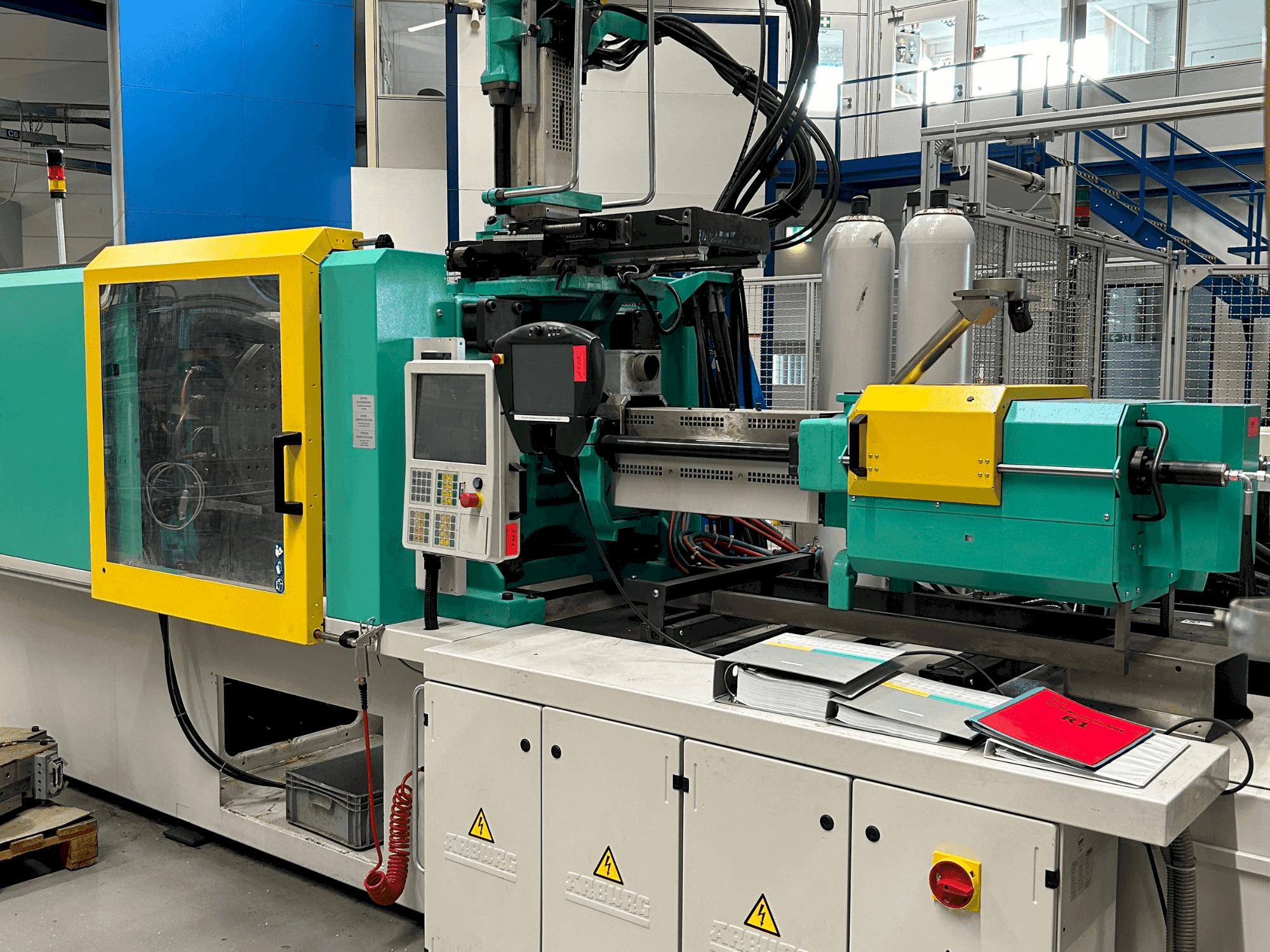 Front view of Arburg 570S 2200-400/170 machine