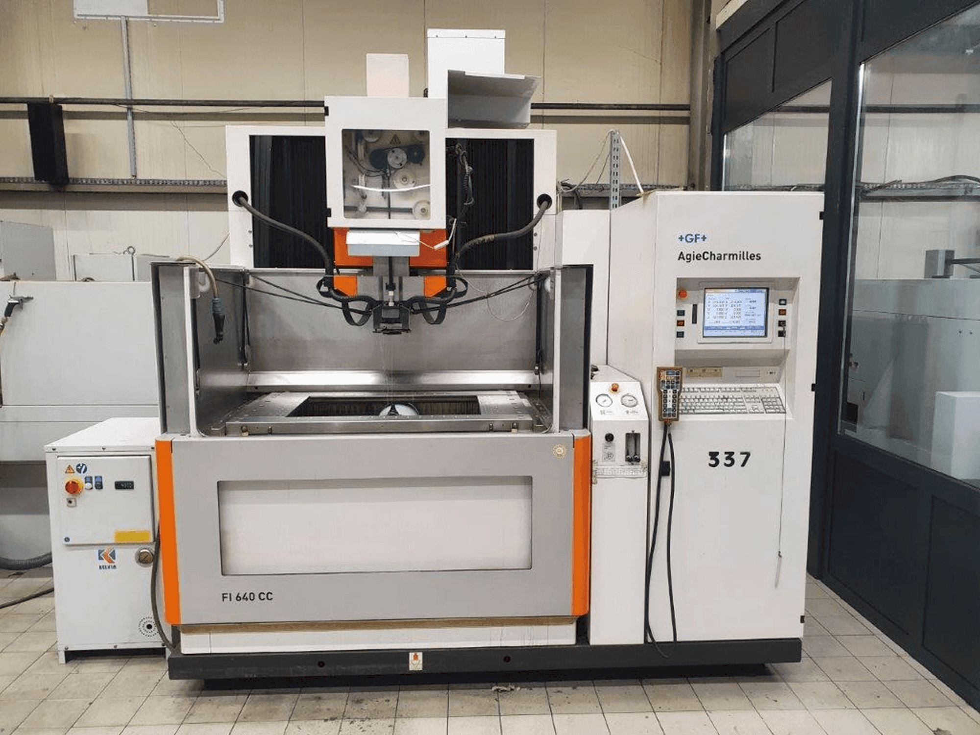 Vista frontal de la máquina AgieCharmilles FI 640 CC