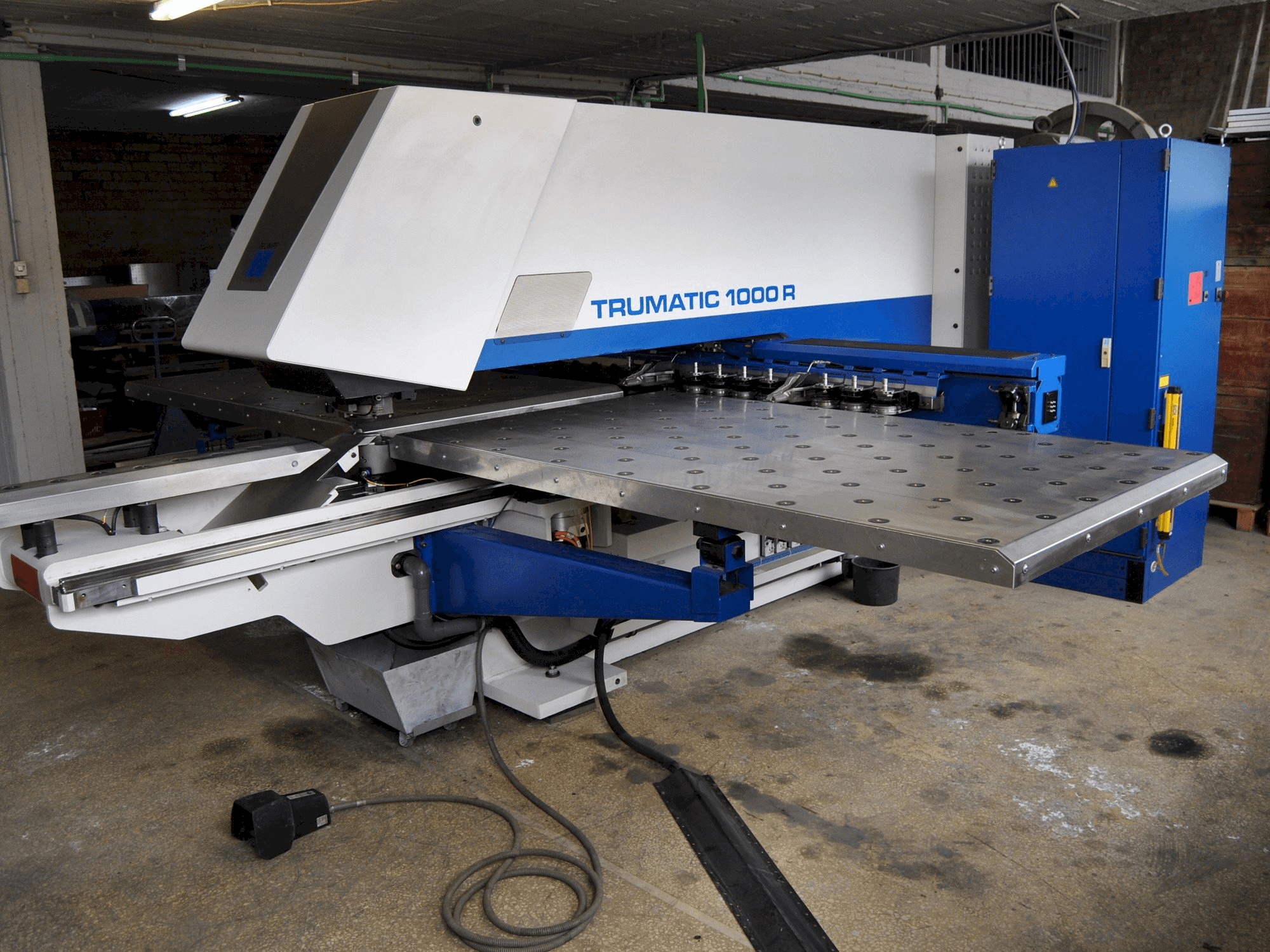 Front view of Trumpf Trumatic 1000 R machine