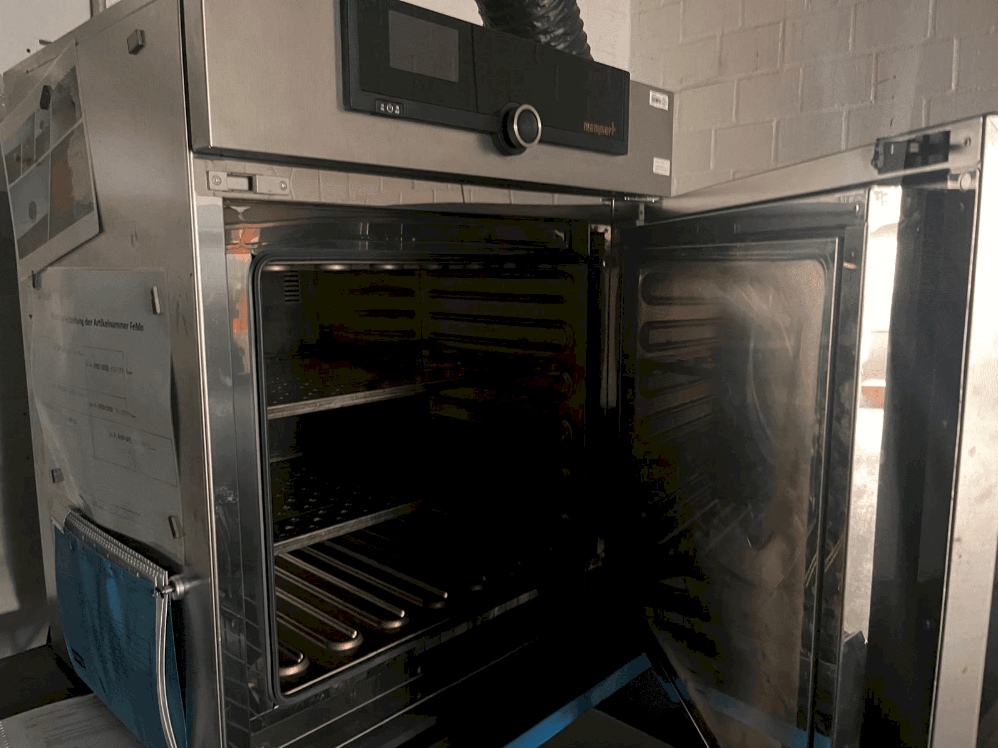 Vista frontal de la máquina MEMMERT UN110