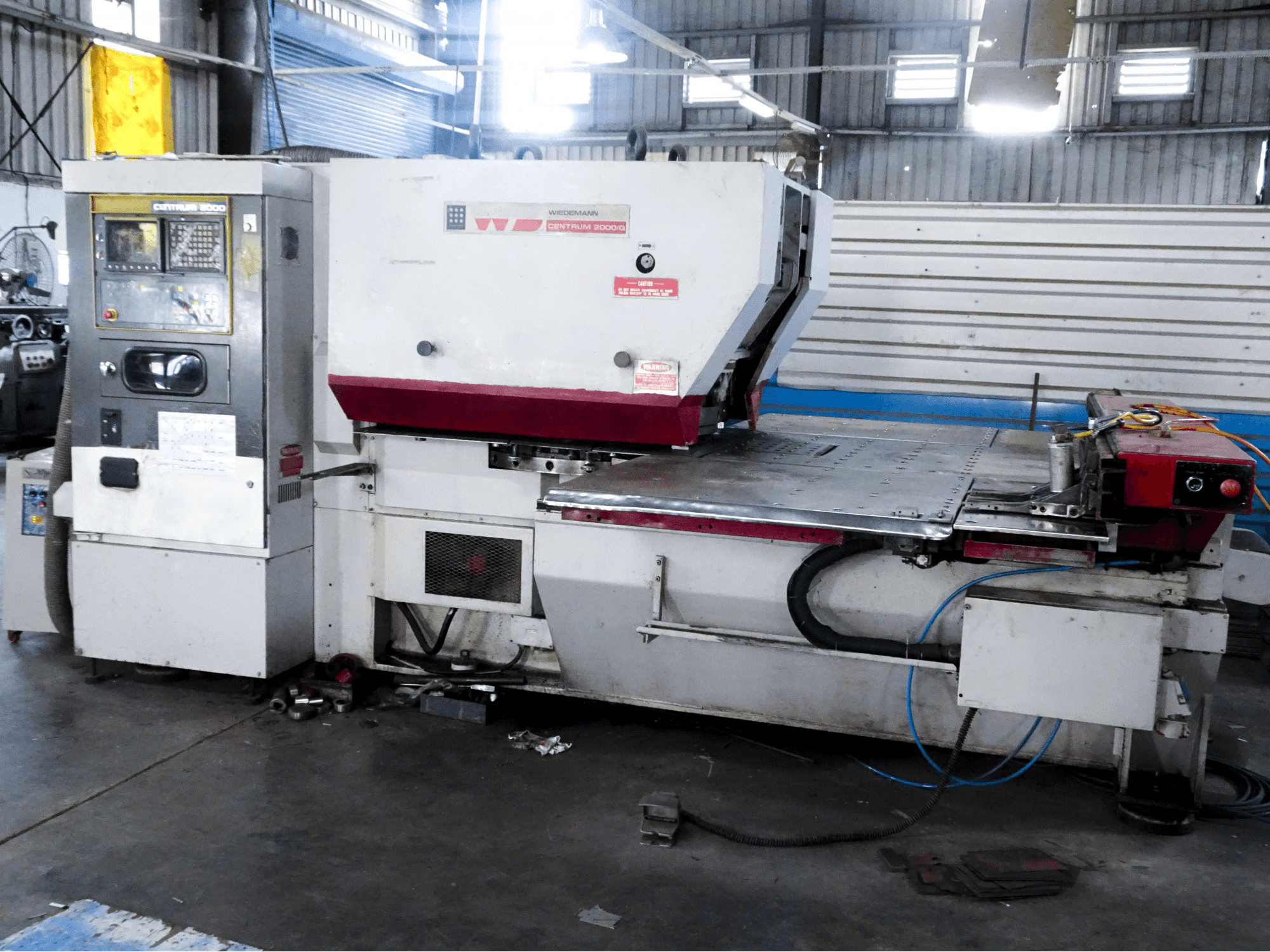 Vista derecha de la máquina Murata Wiedemann C-2000