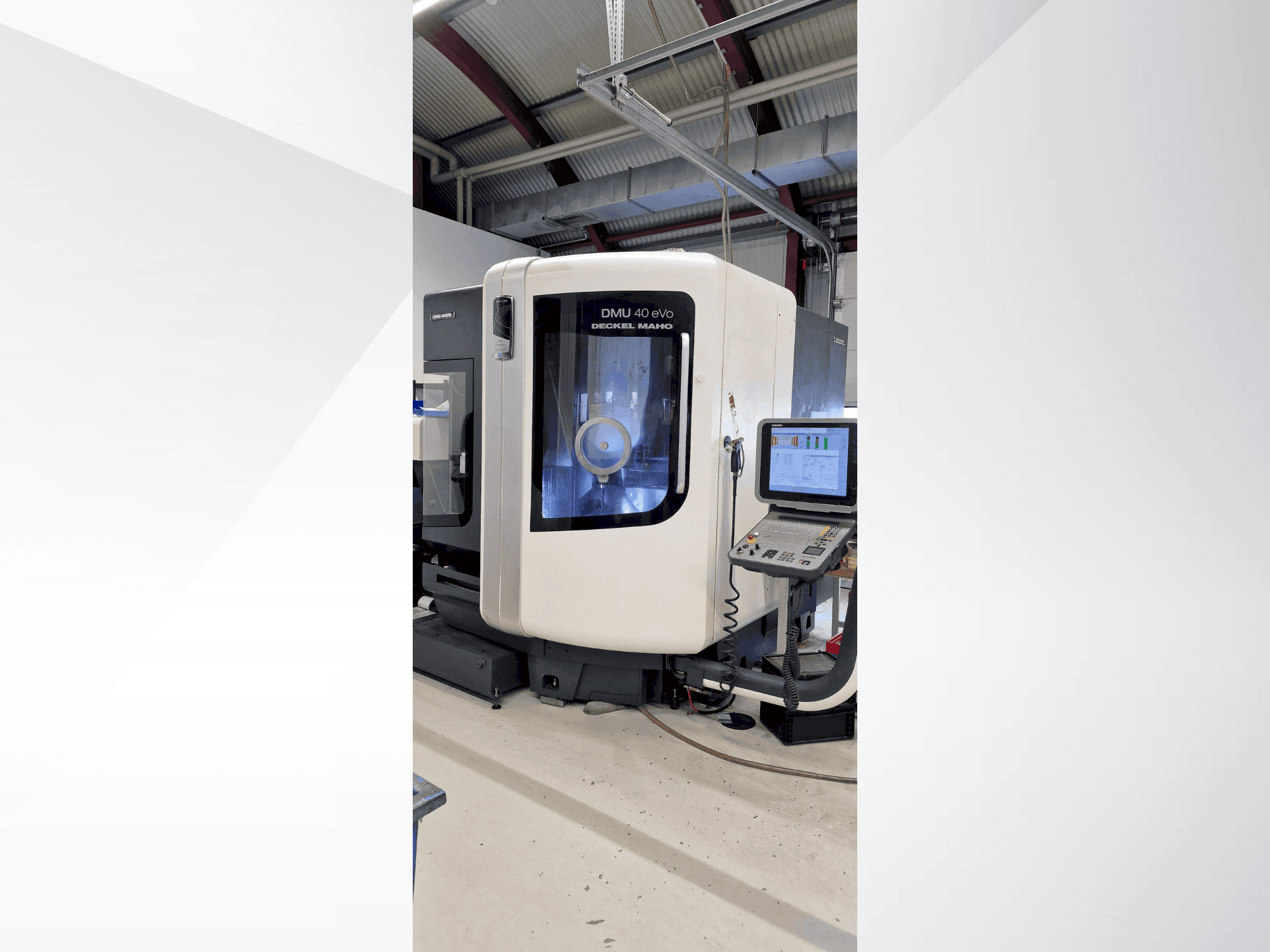 Vista frontal de la máquina DMG DECKEL MAHO DMU 40 evo