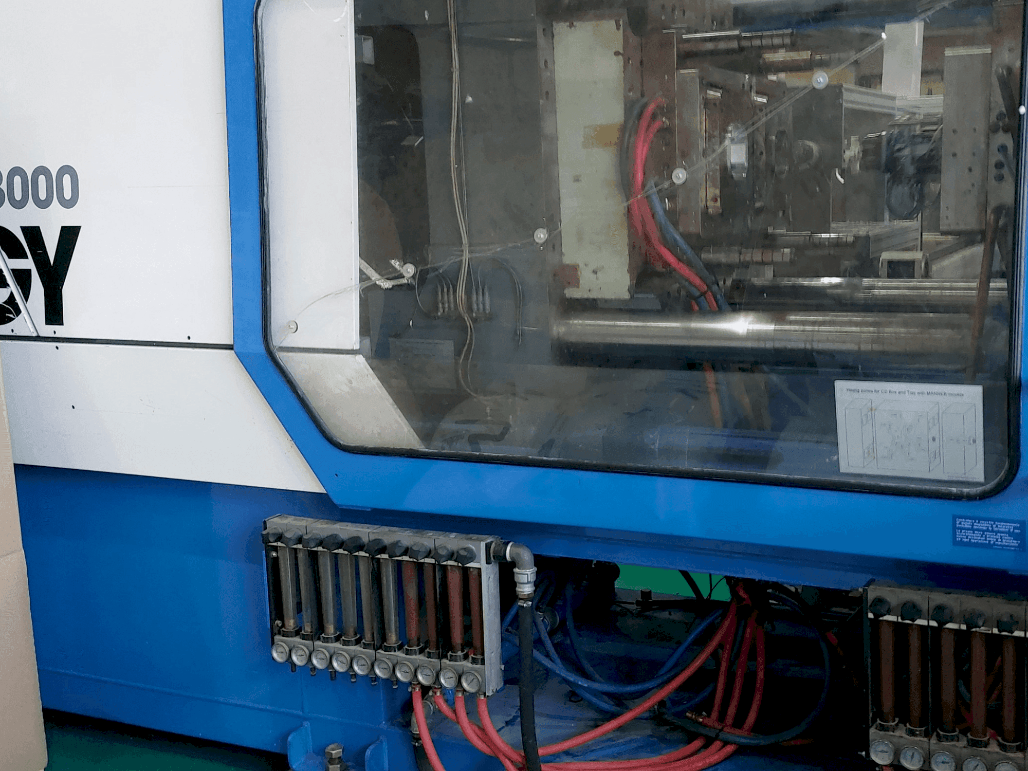 Vista frontal de la máquina Netstal S 300 – 1700