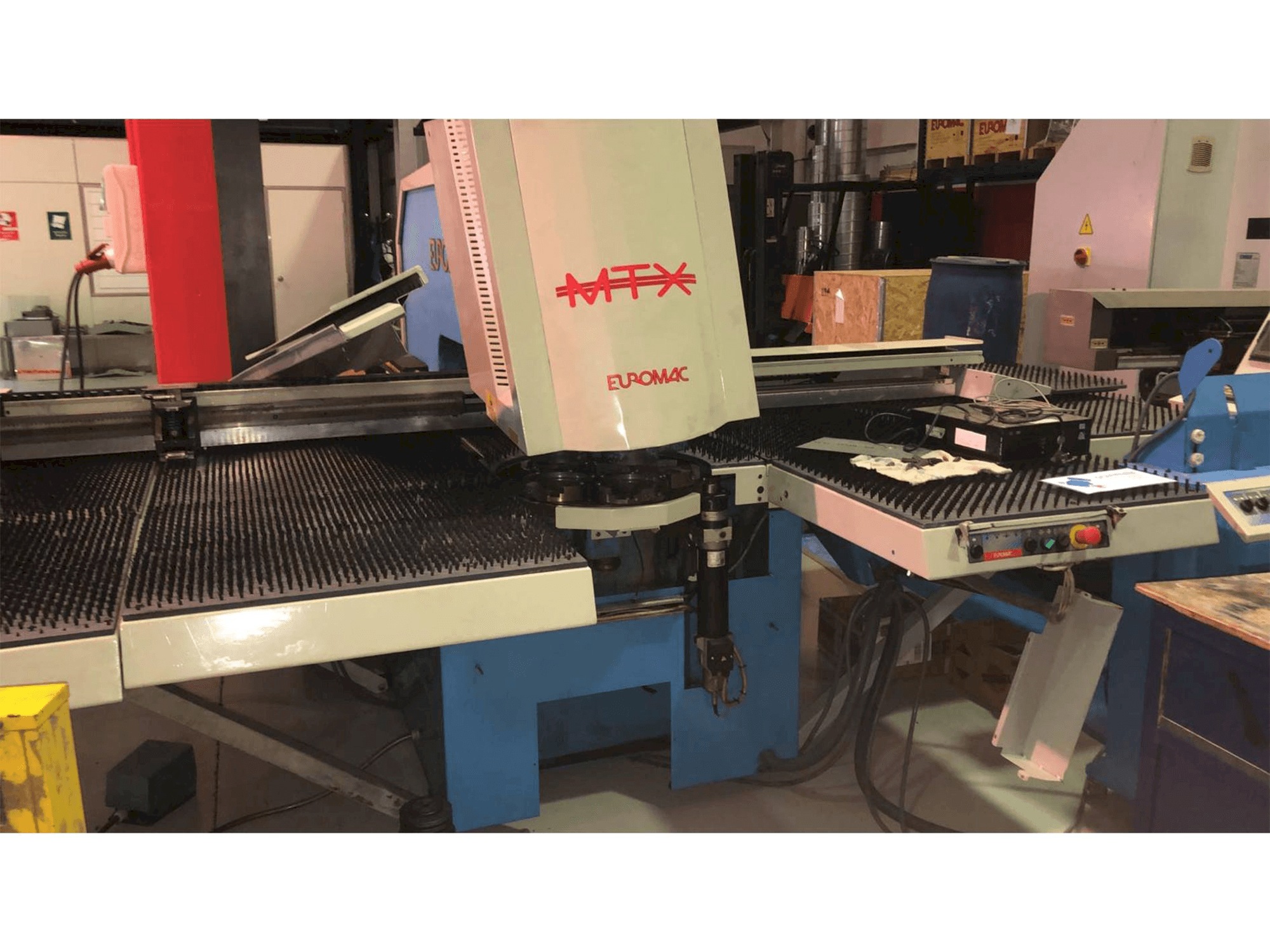 Vista frontal de la máquina Euromac MTX 1250/30 - 2000