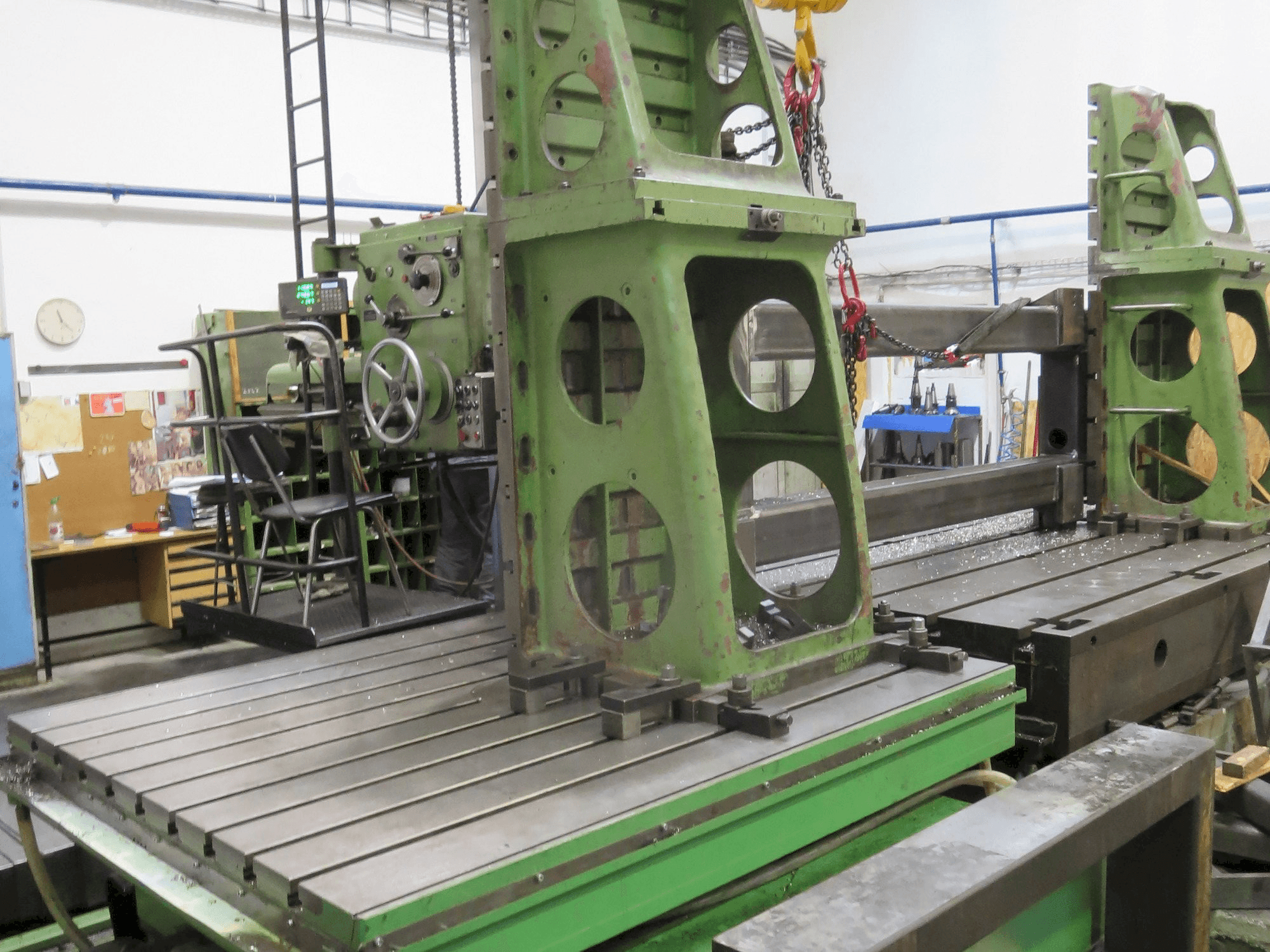 Front view of TOS HP 100 machine