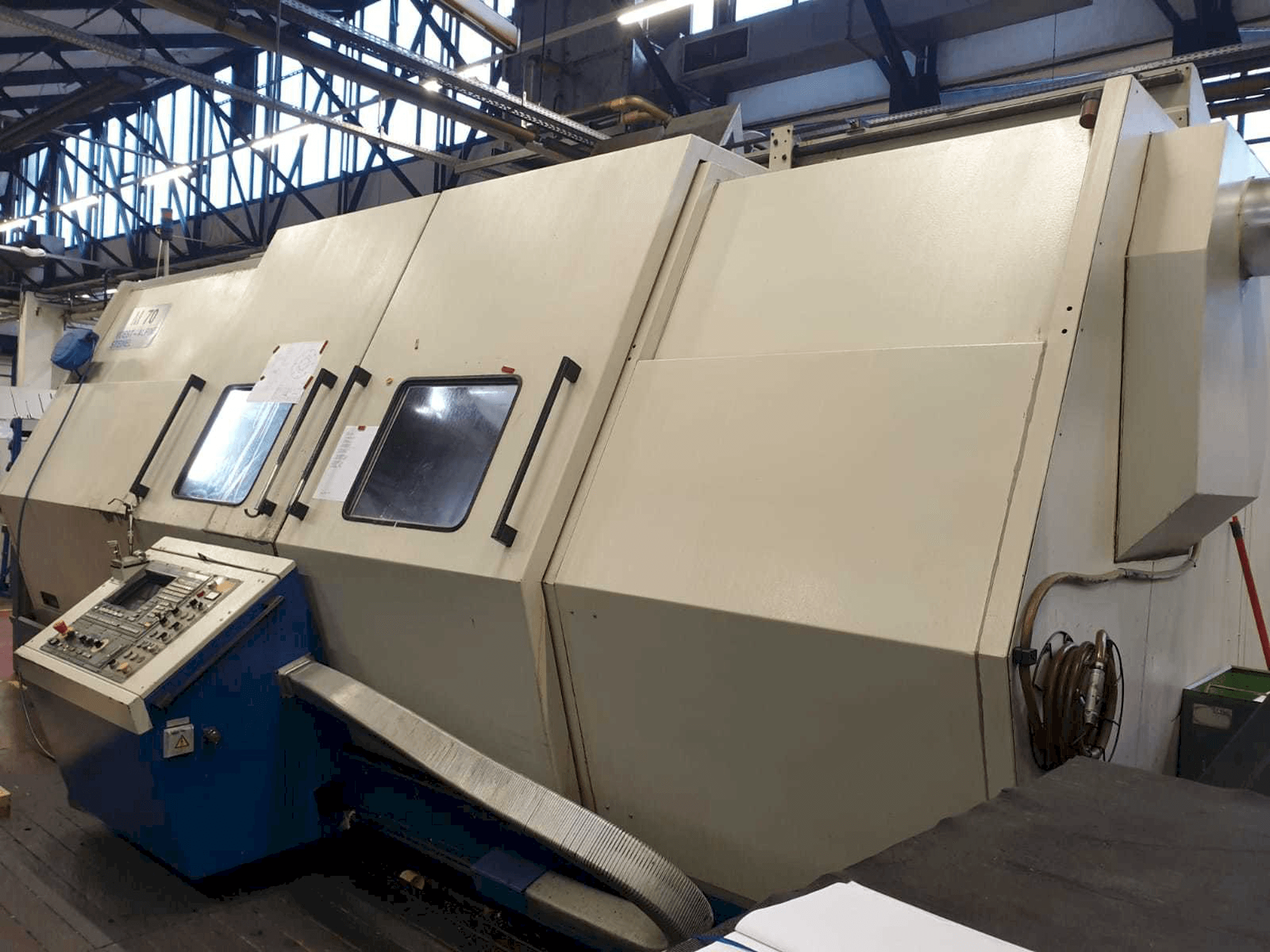 Vista frontal de la máquina WFL M70