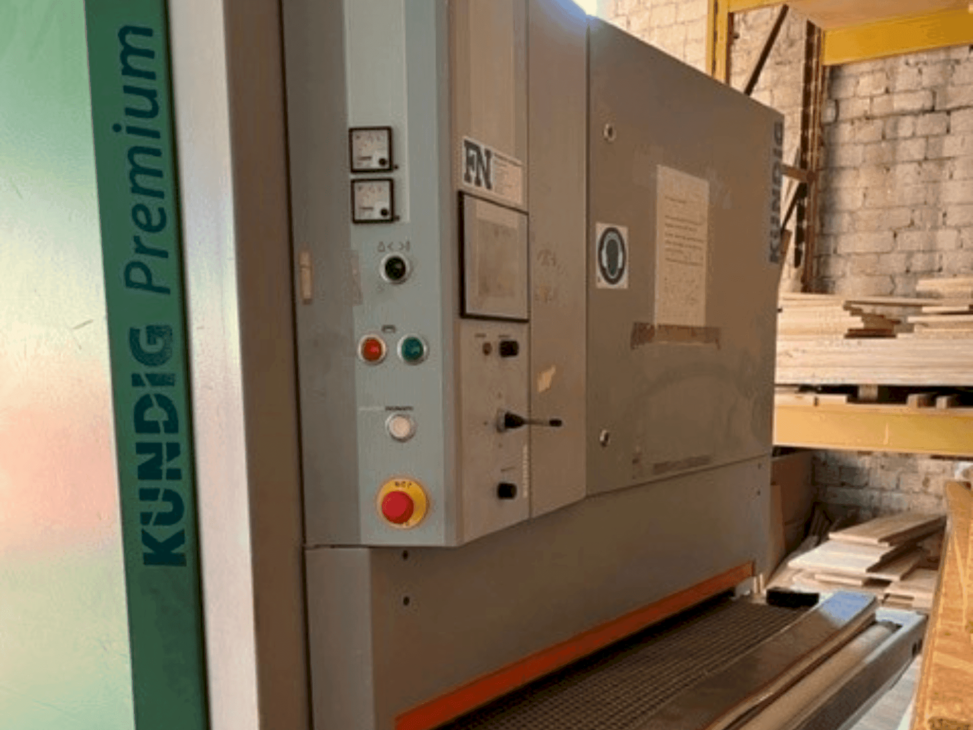 Vista frontal de la máquina Kundig Premium 2 1100-RE