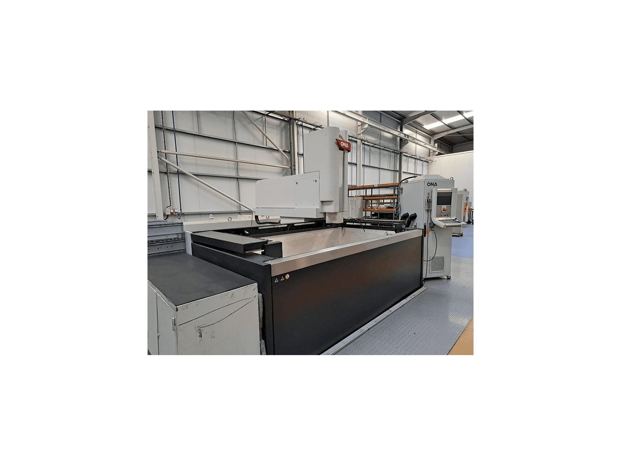 Vista frontal de la máquina ONA QX8 B1 L