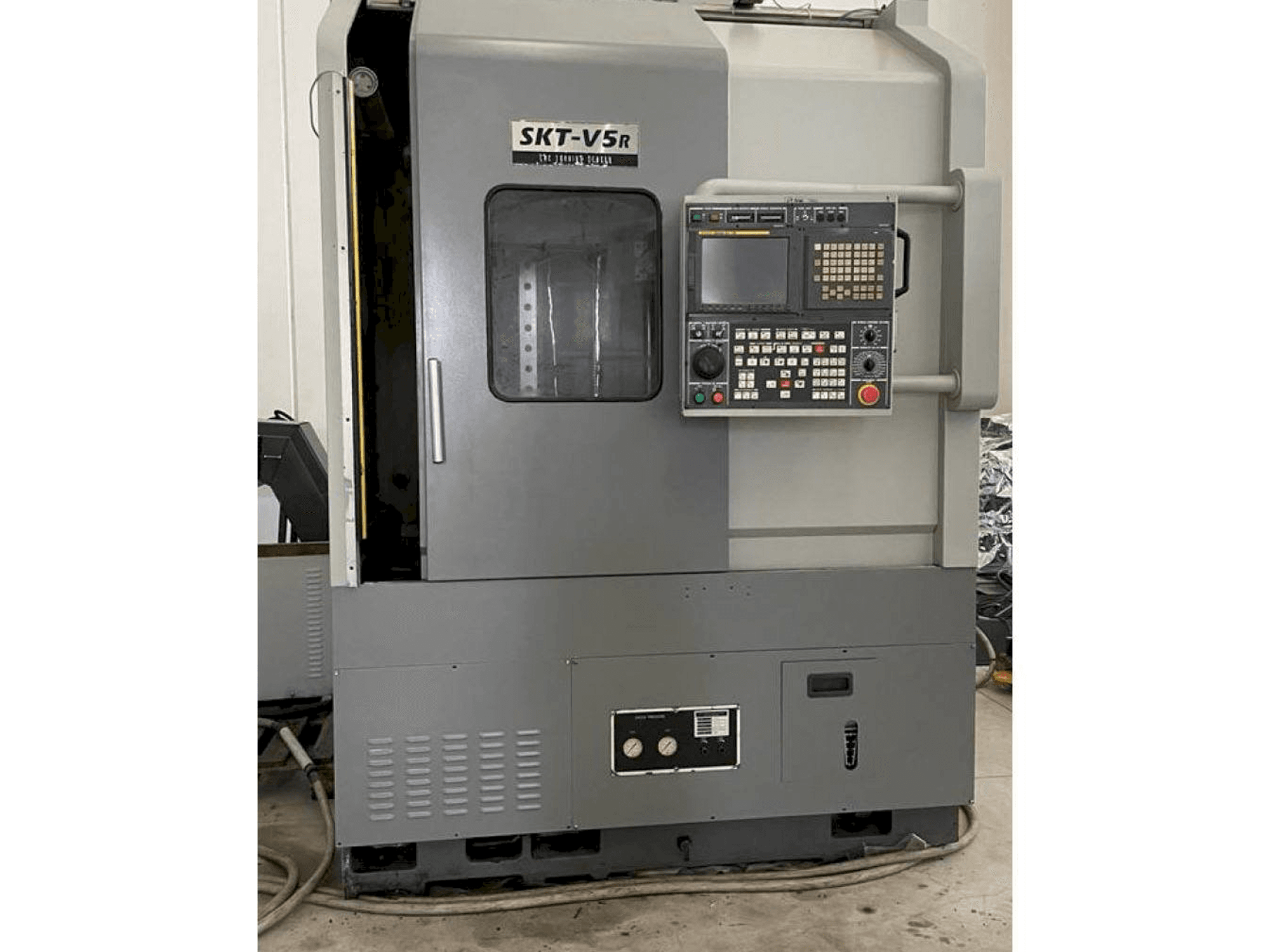 Front view of Hyundai Hyundai SKT V5R machine