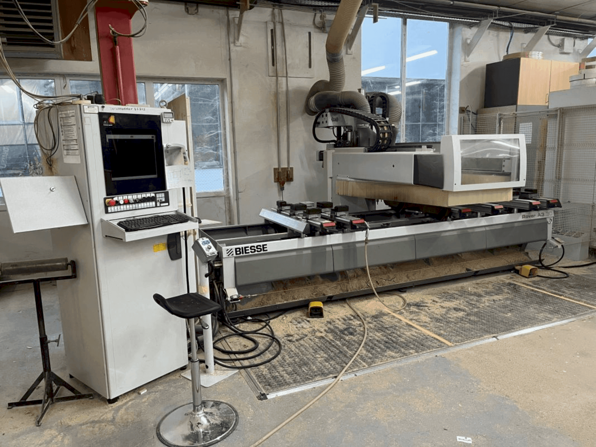 Vista frontal de la máquina BIESSE ROVER A