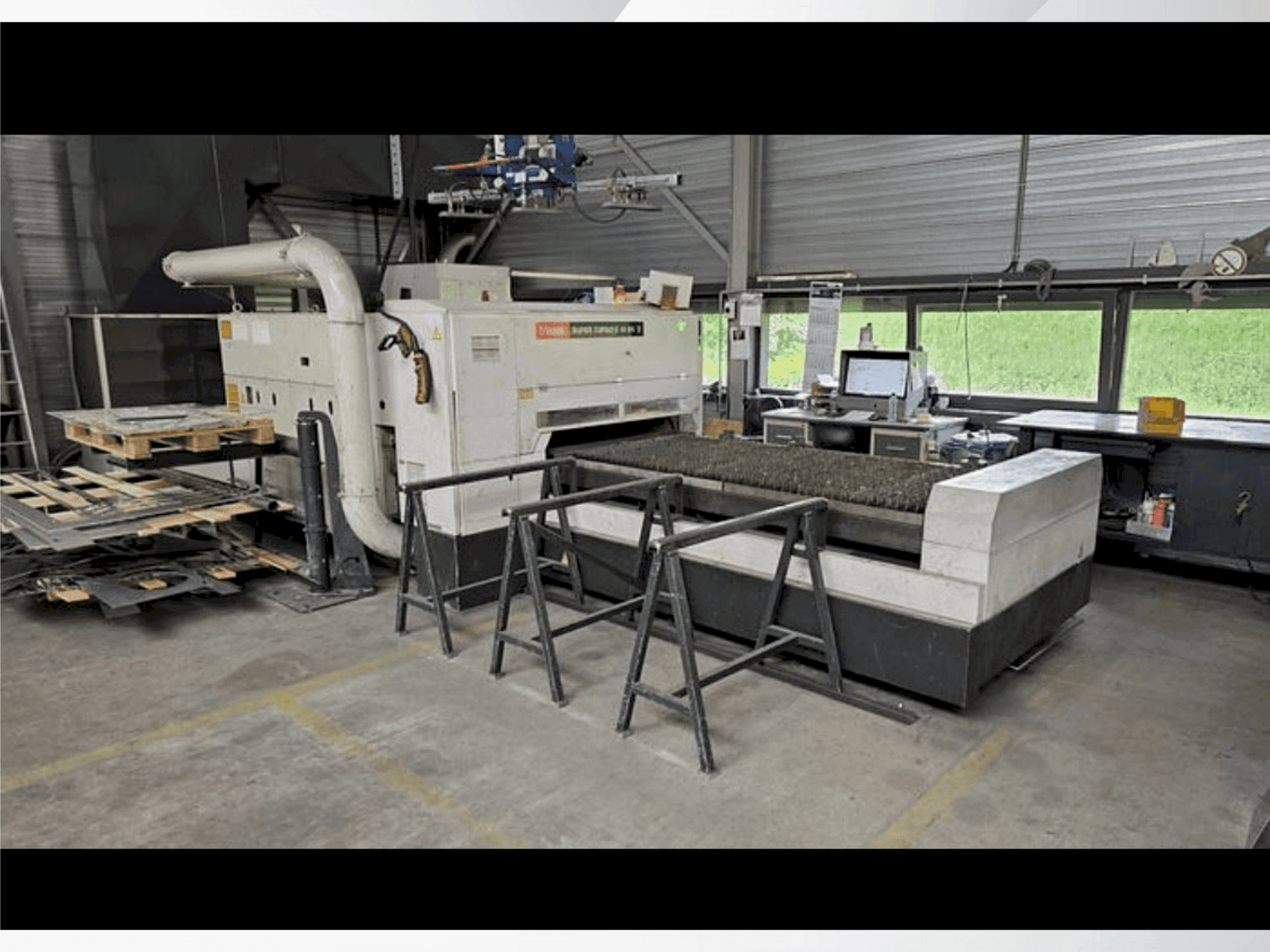 Vista frontal de la máquina Mazak Super Turbo-X 48 MK II