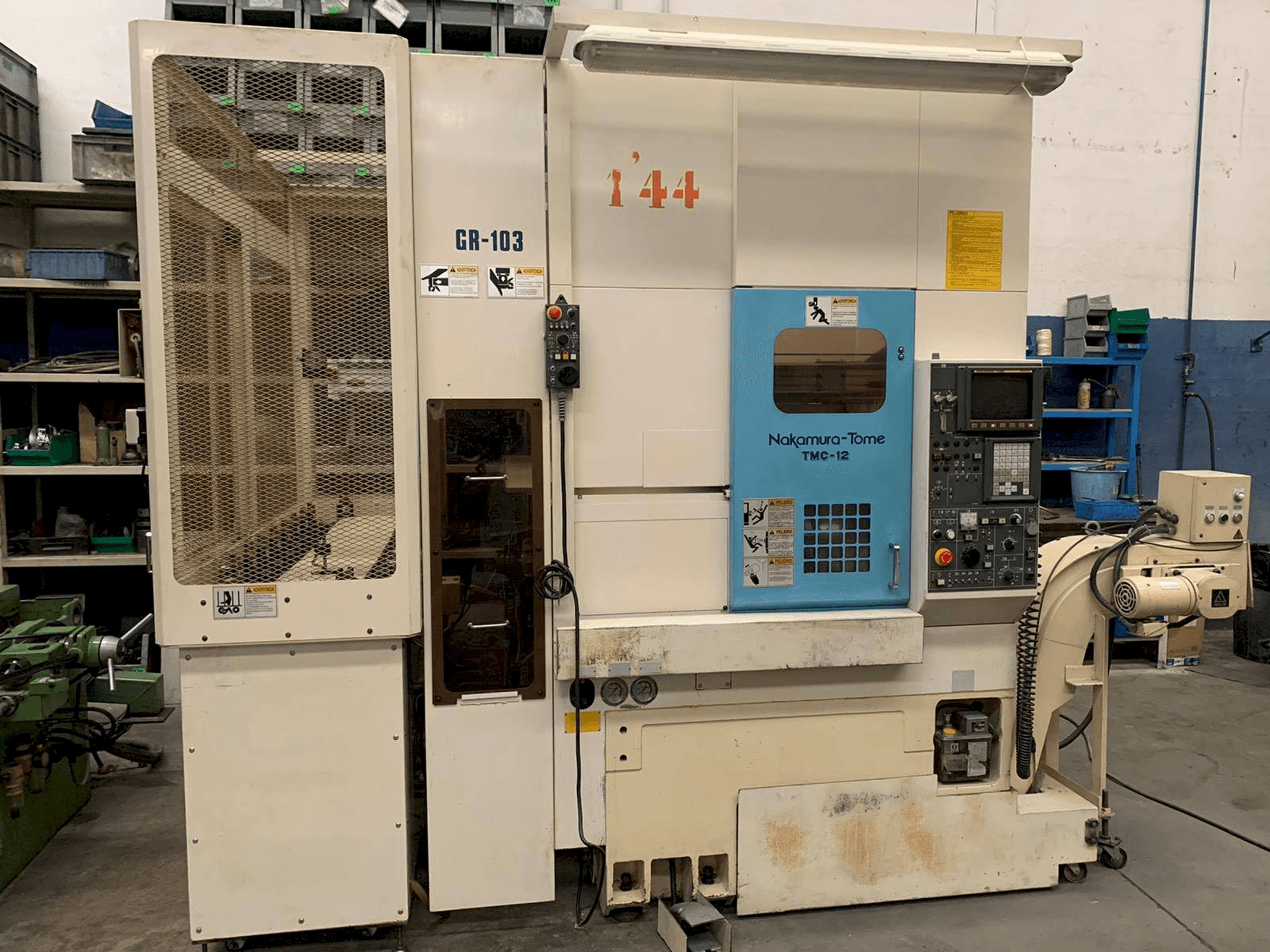 Vista frontal de la máquina NAKAMURA-TOME TMC 12