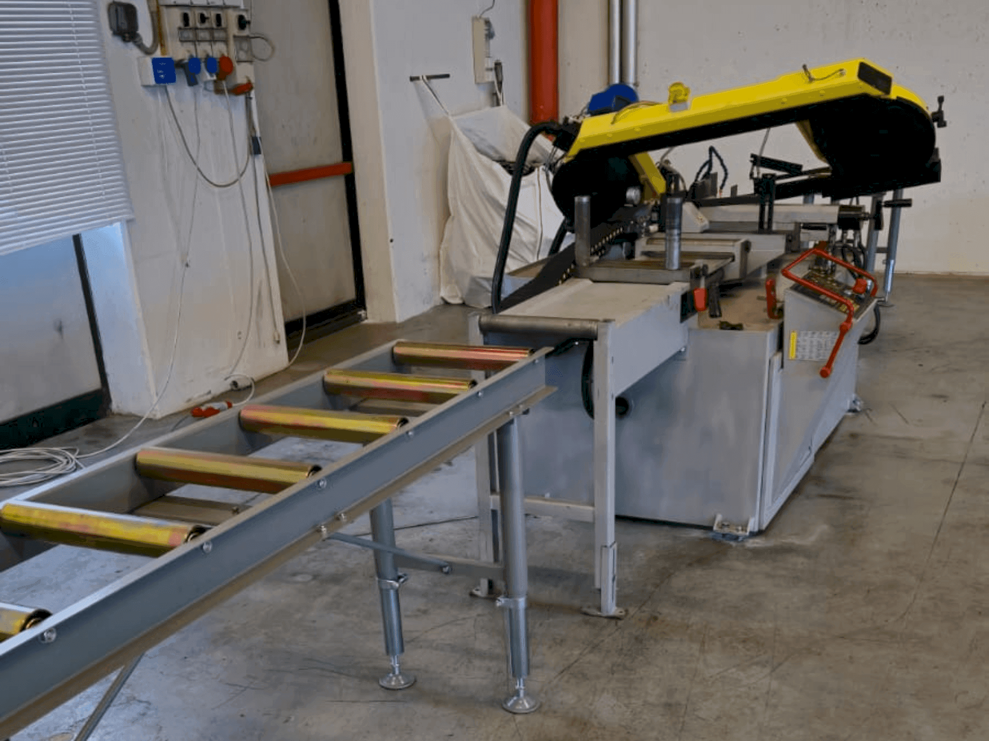 Vista frontal de la máquina FMB JUPITER