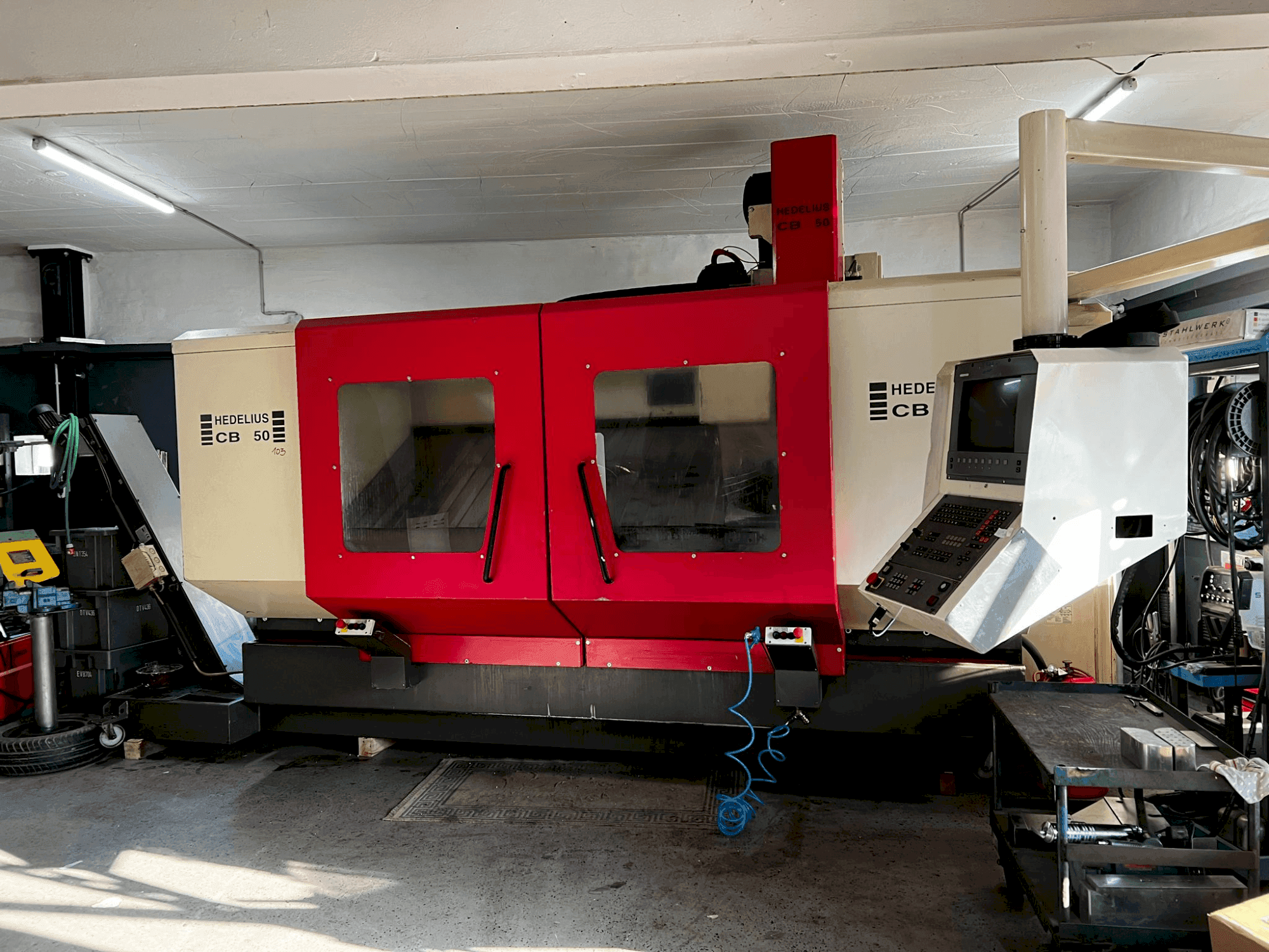 Vista frontal de la máquina HEDELIUS CB 50