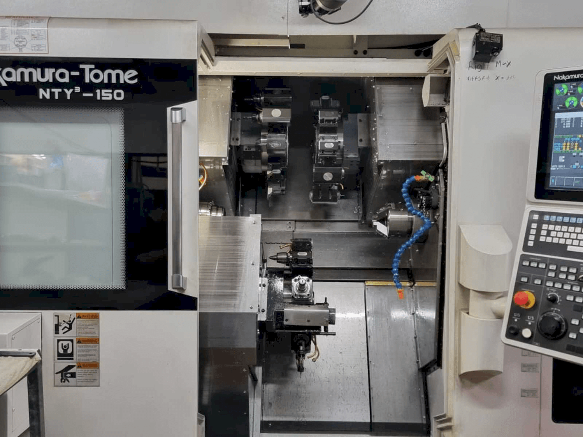 Vista frontal de la máquina NAKAMURA-TOME NTY3-150