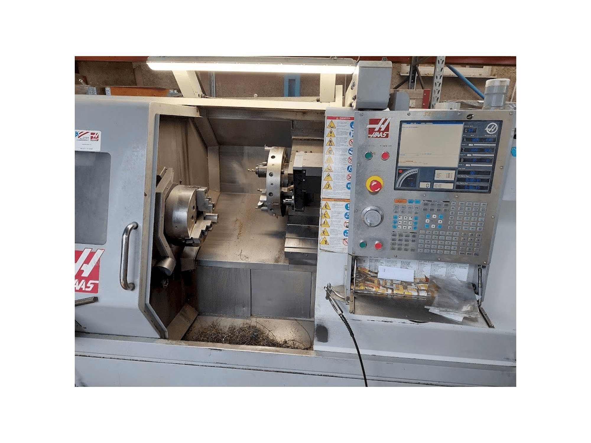 Vista frontal de la máquina HAAS SL-30TBHE