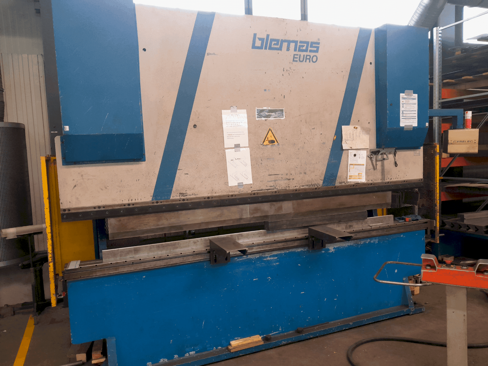 Vista frontal de la máquina BLEMAS EURO 160