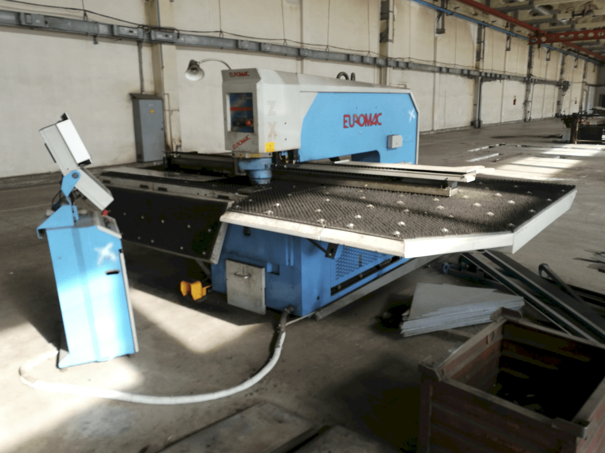 Vista derecha de la máquina Euromac ZX 1250/30