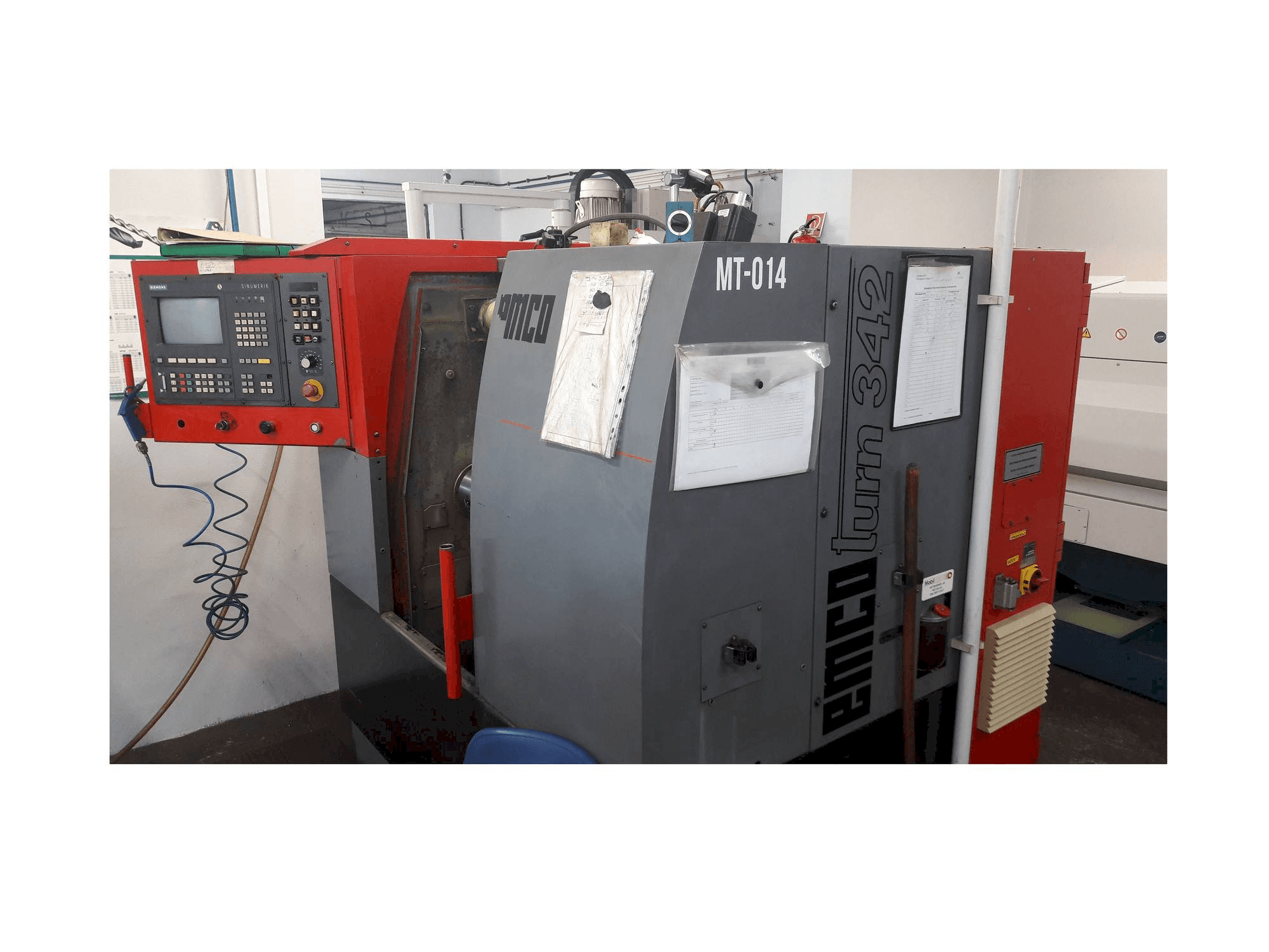 Vista frontal de la máquina EMCO EMCOTURN 342