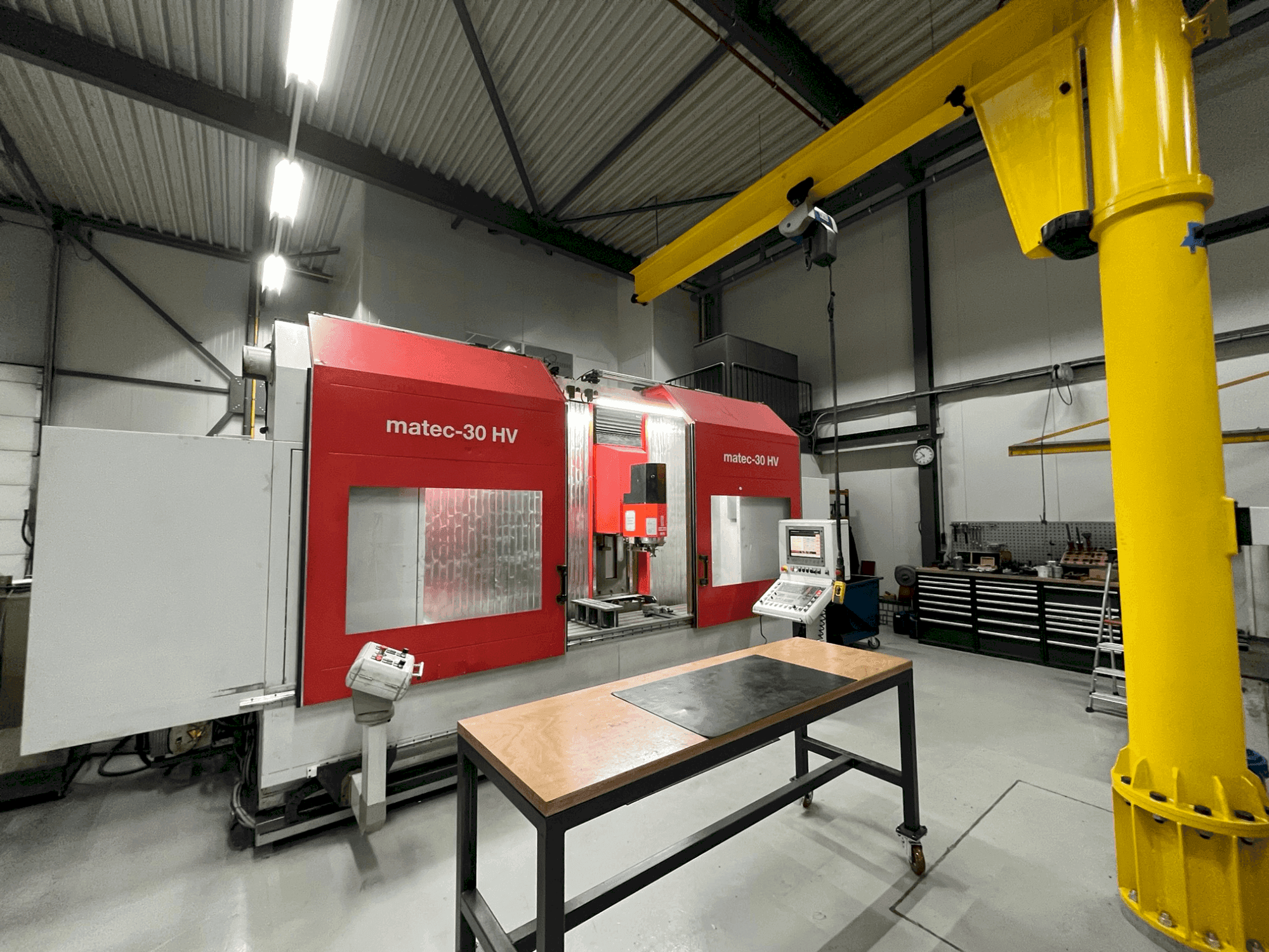 Vista frontal de la máquina Matec 30-HV