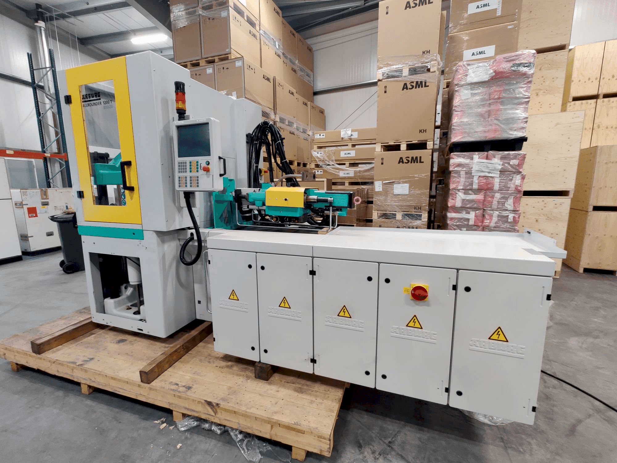 Vista frontal de la máquina Arburg ALLROUNDER 1200 T 800-70