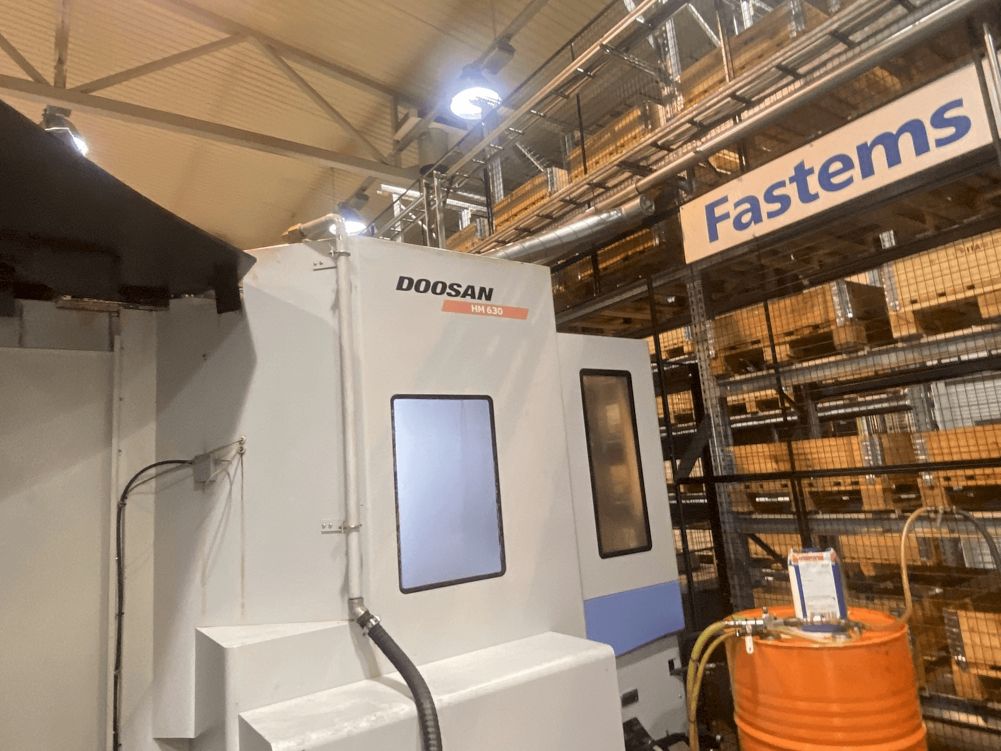 Vista frontal de la máquina DOOSAN HM 630