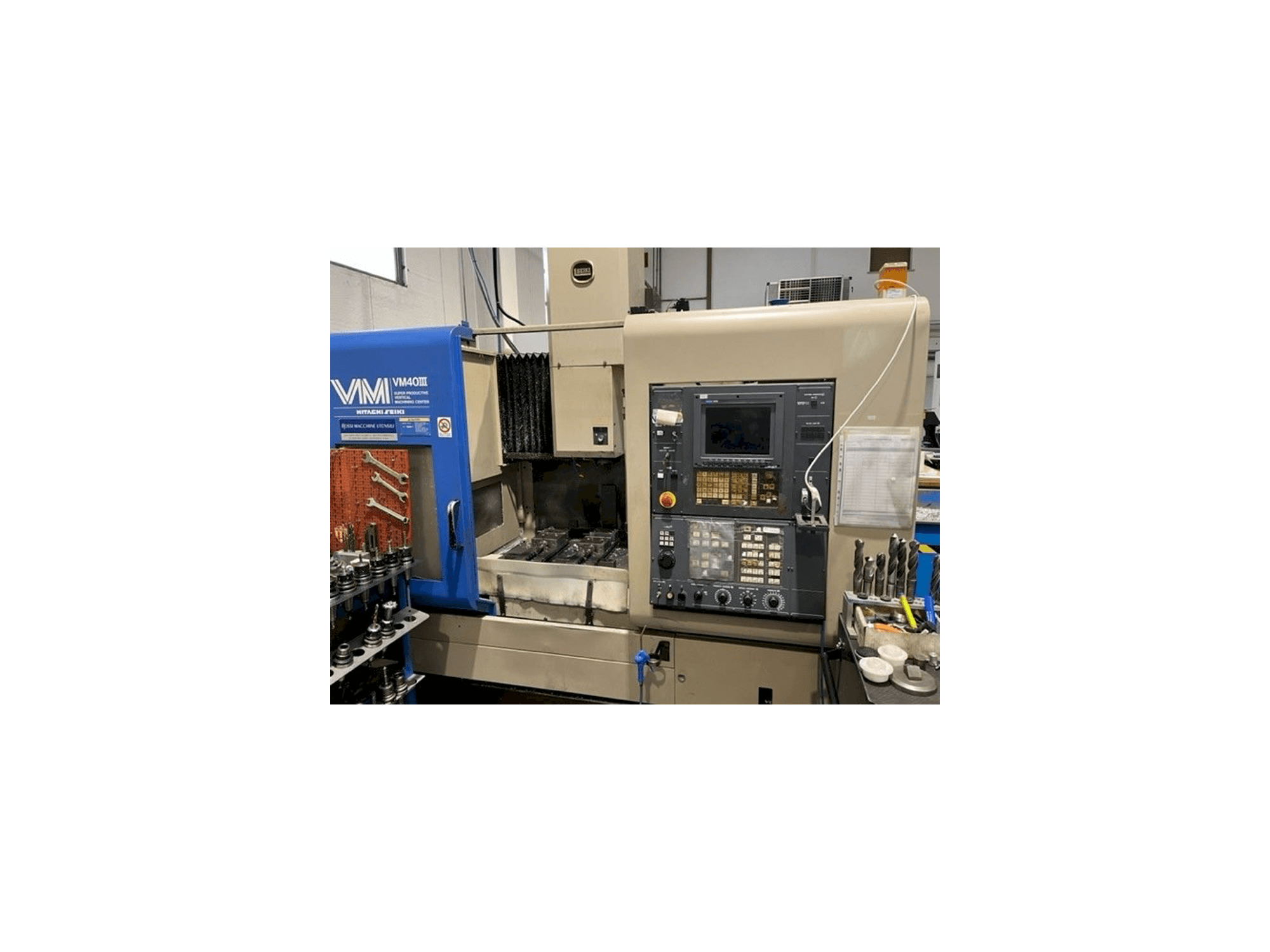 Vista frontal de la máquina HITACHI SEIKI VM40