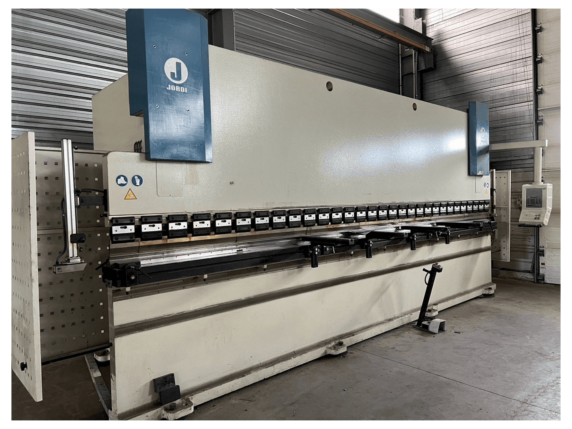 Vista frontal de la máquina JORDI PH 6225