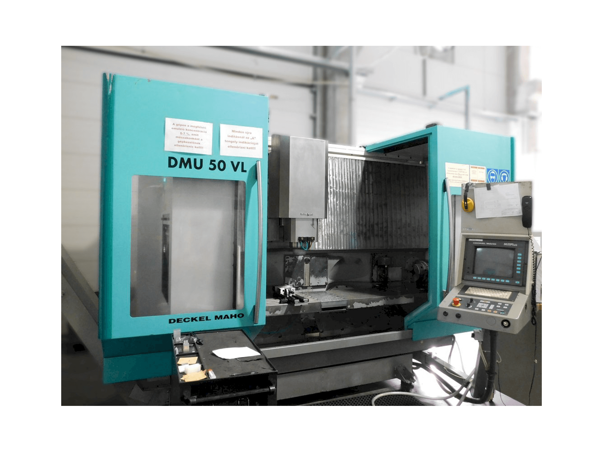 Vista frontal de la máquina DMG DMU 50 VL