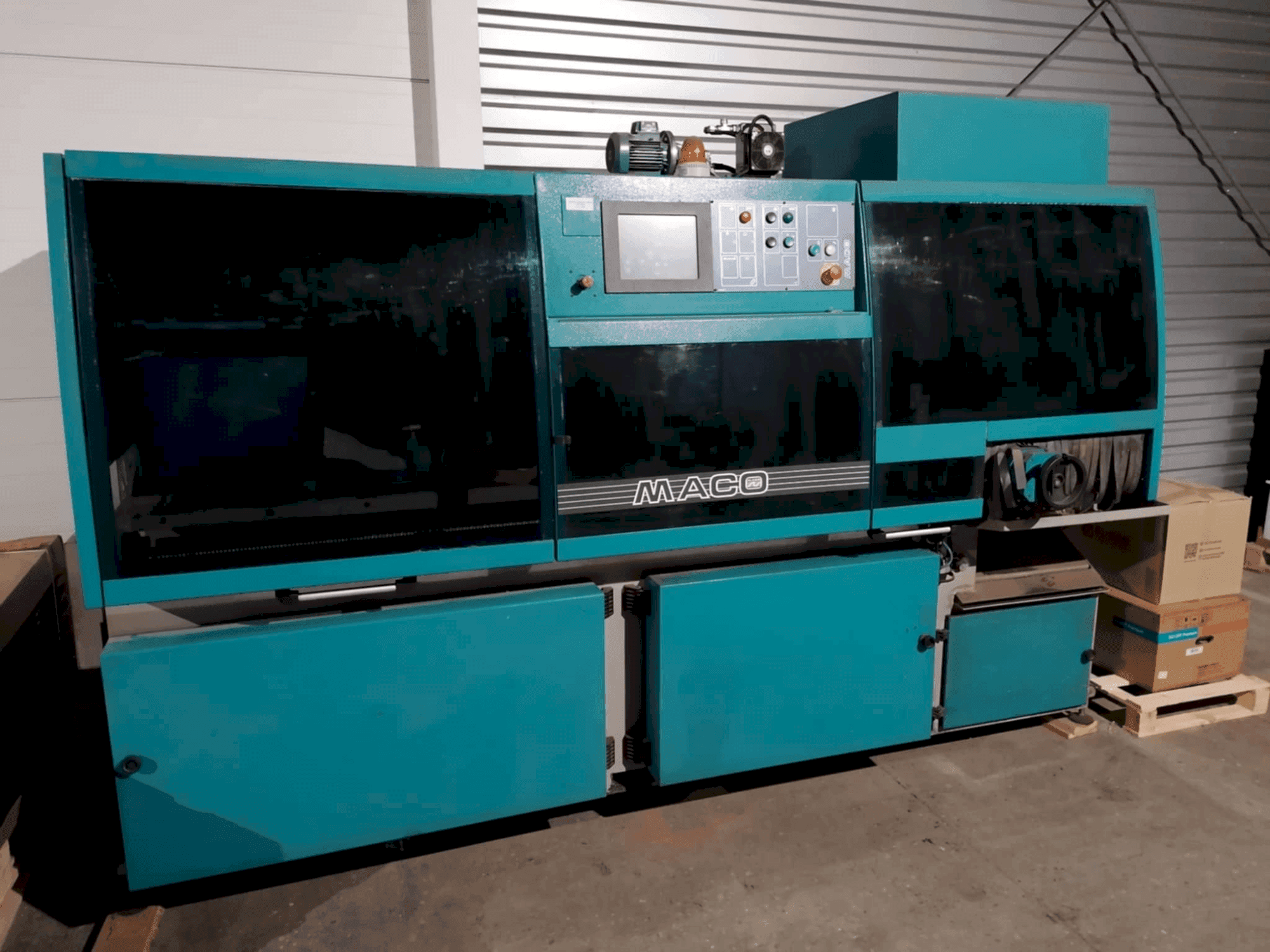 Vista frontal de la máquina MACO VK370 AR ALU