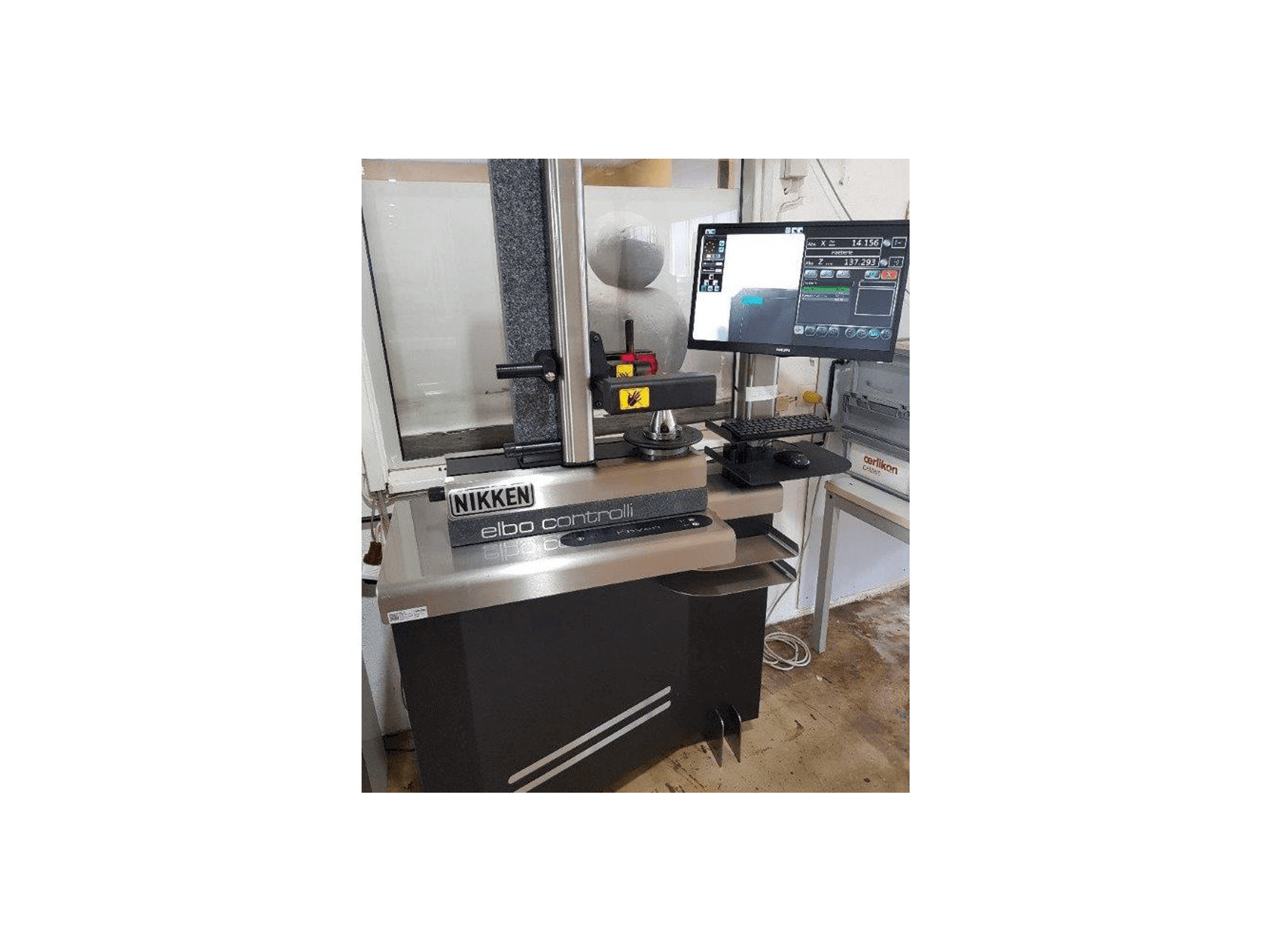 Vista frontal de la máquina NIKKEN elbo controlli kyan-TW
