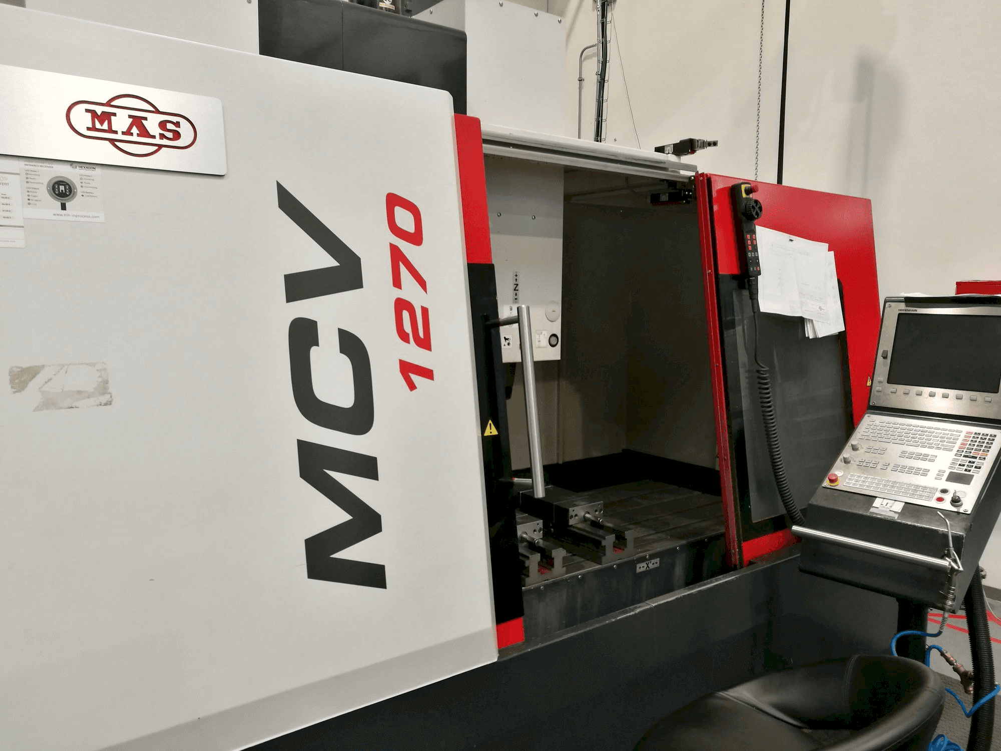 Vista frontal de la máquina KOVOSVIT MAS MCV 1270